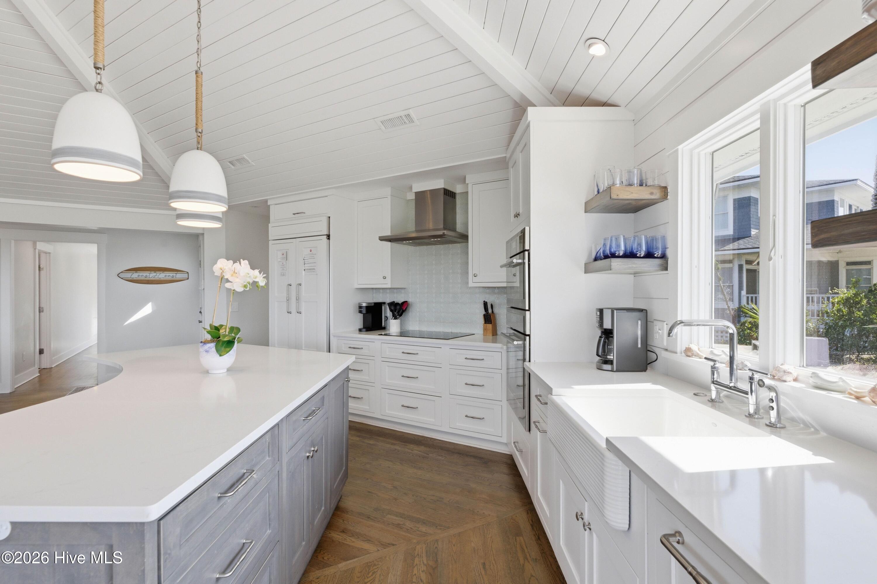 100560271 | Photo 13