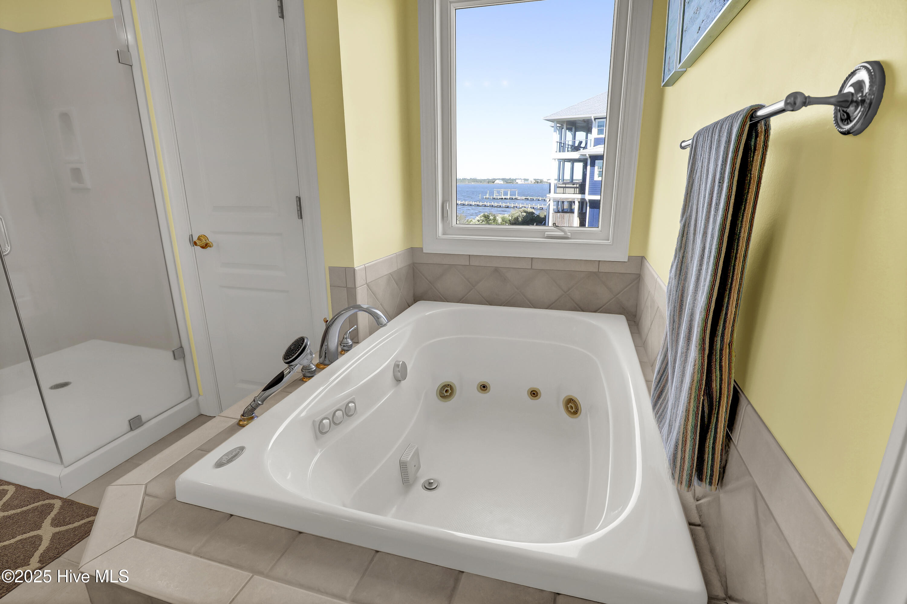 100537166 | Photo 33