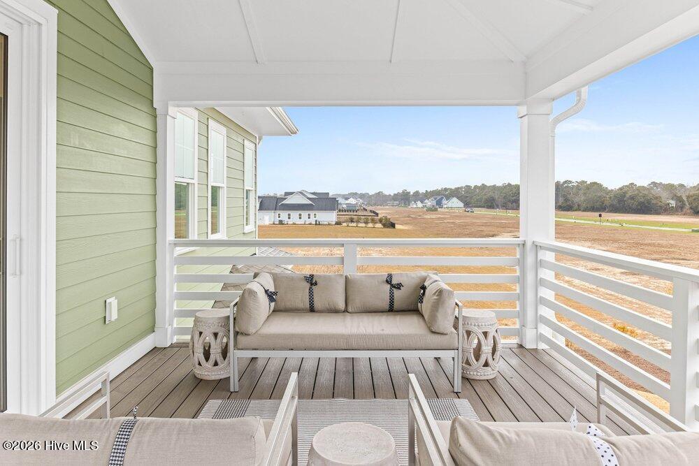 100568013 | Photo 30