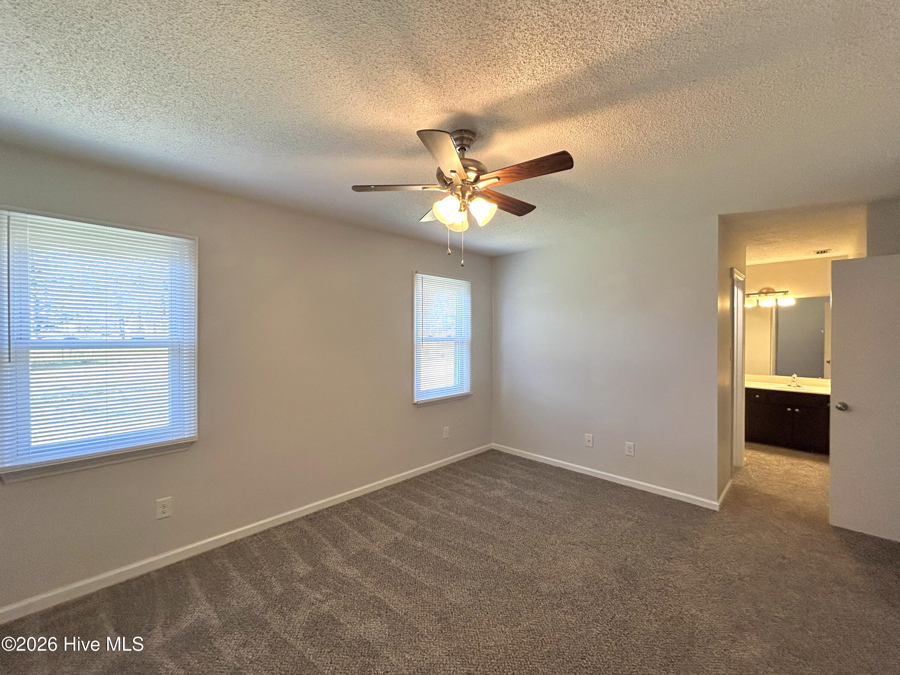 100563583 | Photo 31