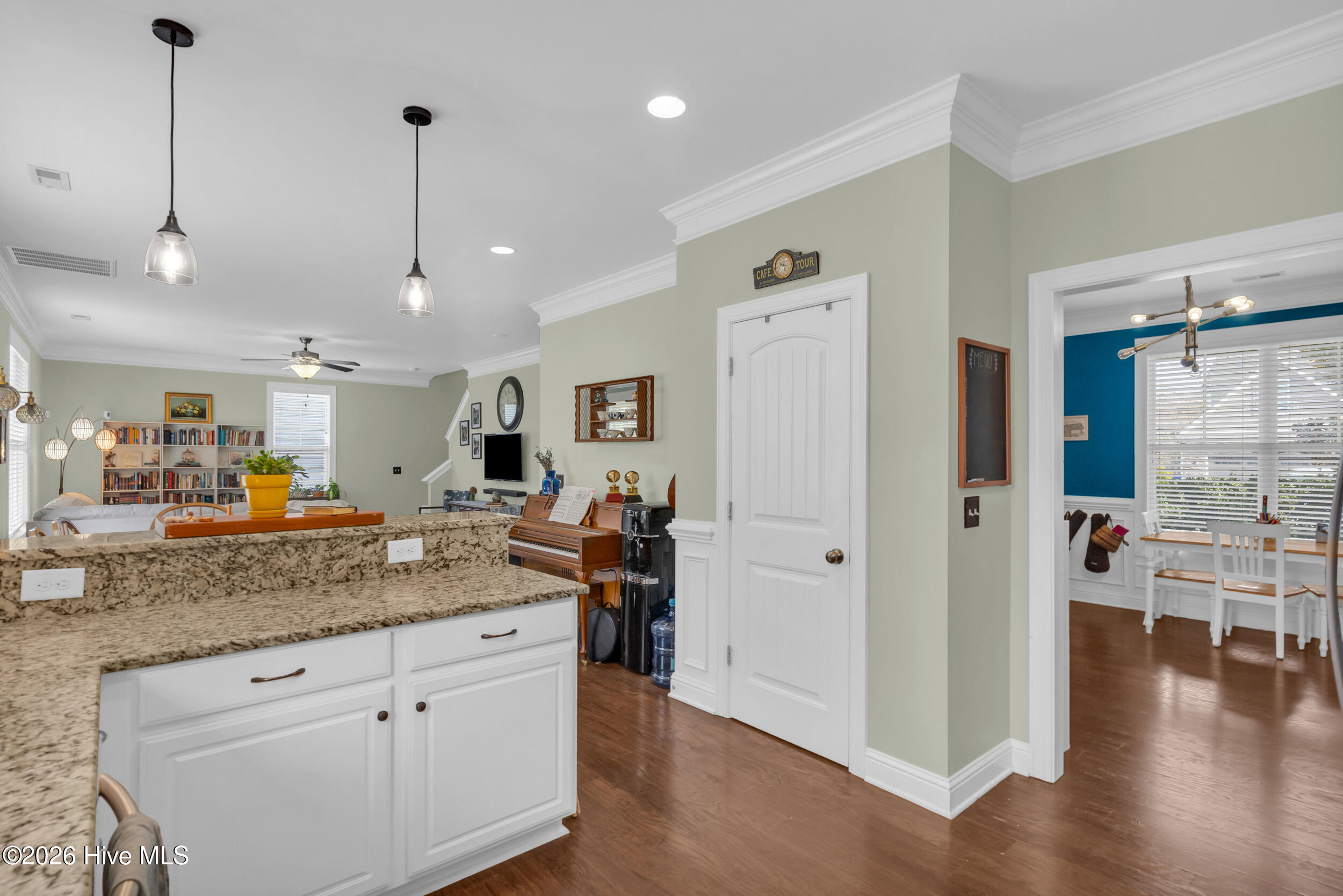 100551550 | Photo 12