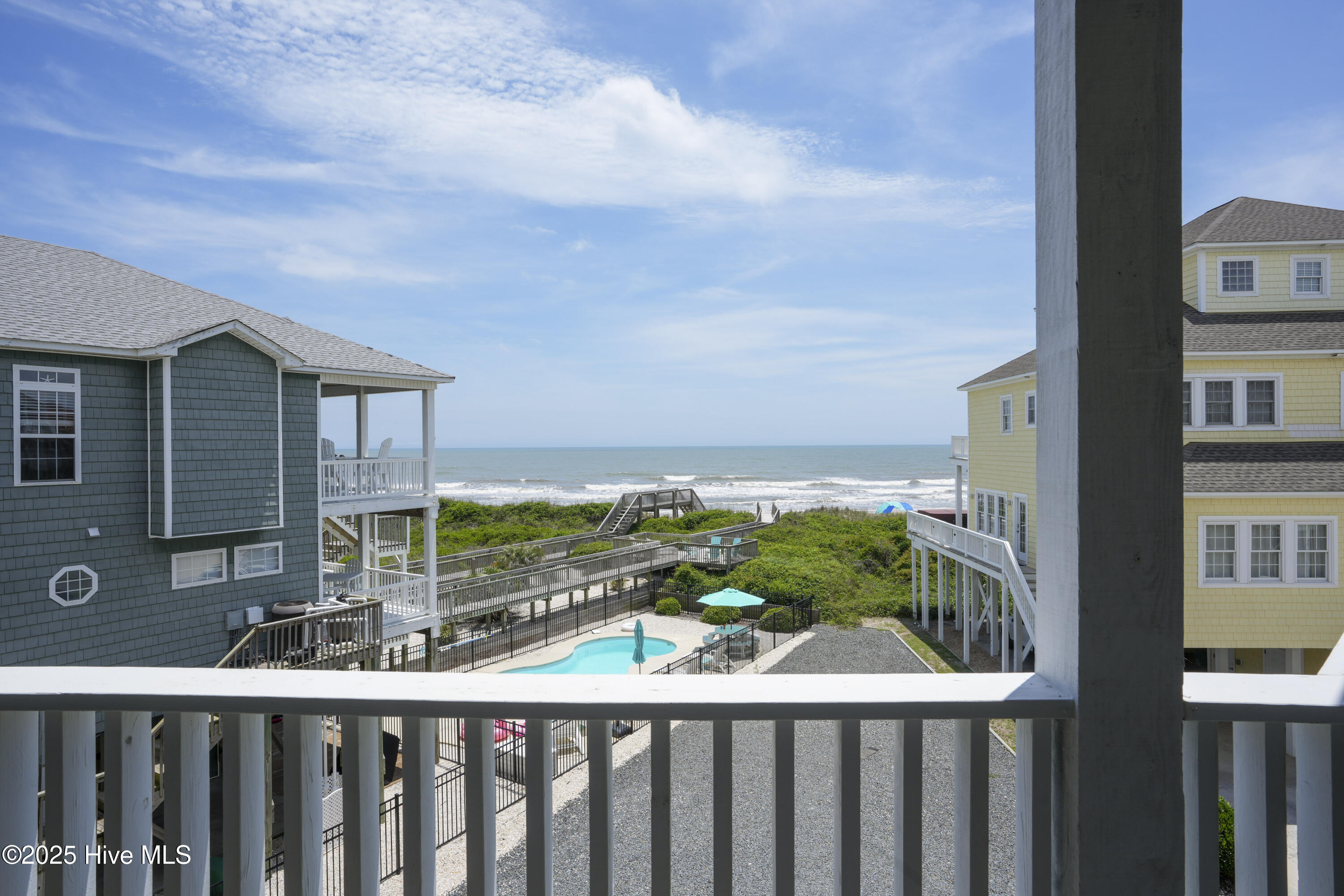 100510415 | Photo 26