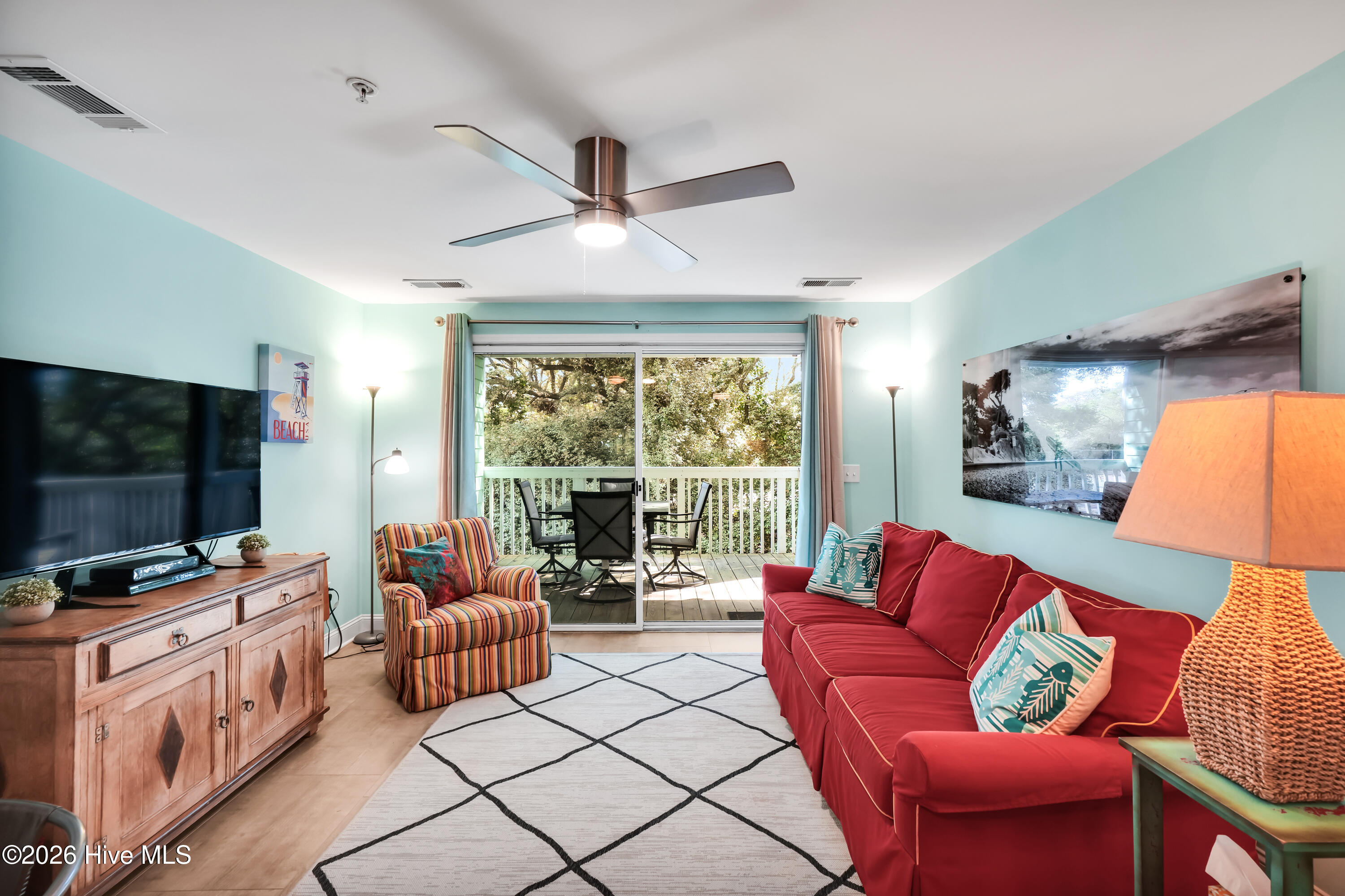 100568340 | Photo 12