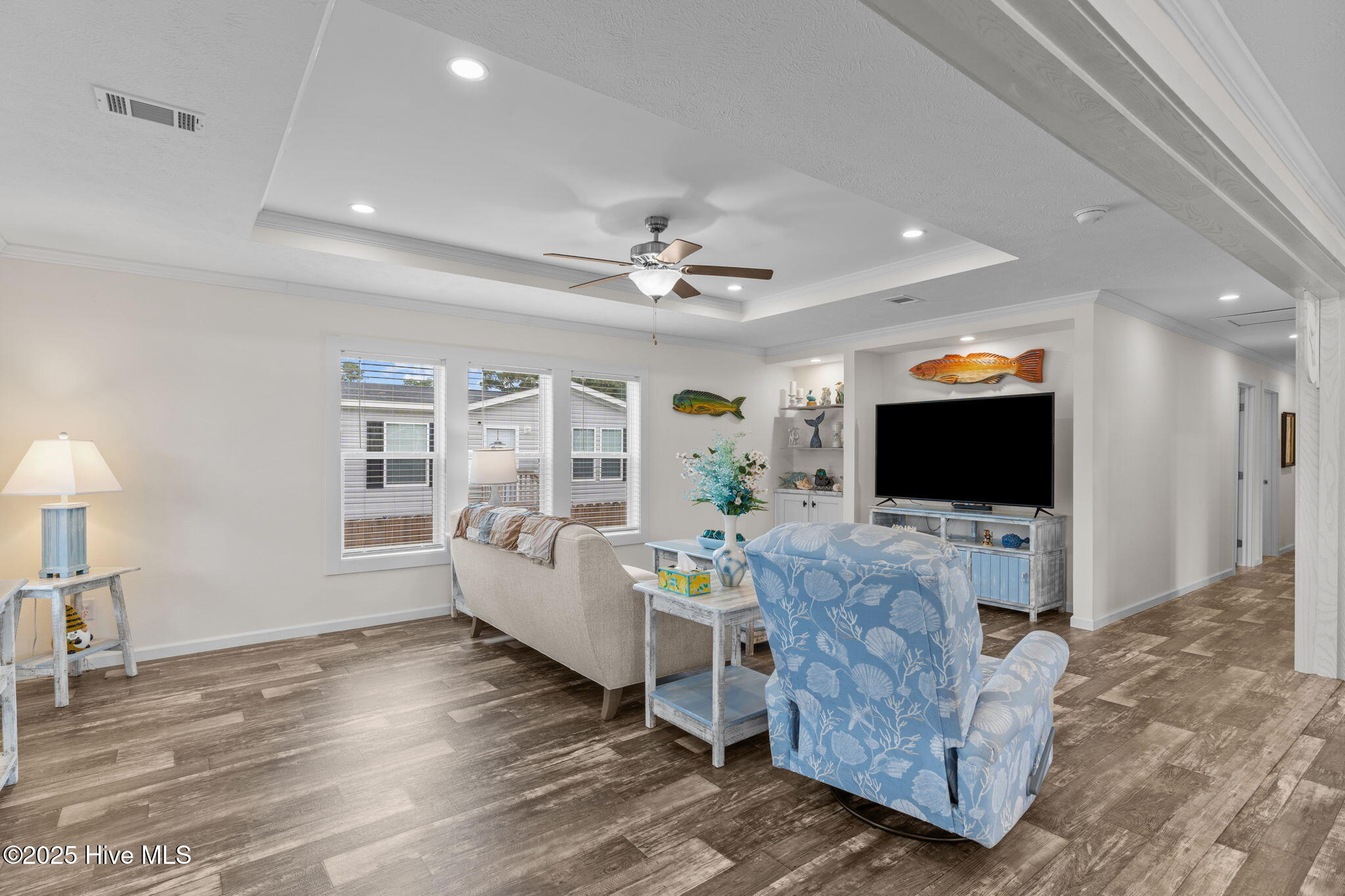 100530001 | Photo 16