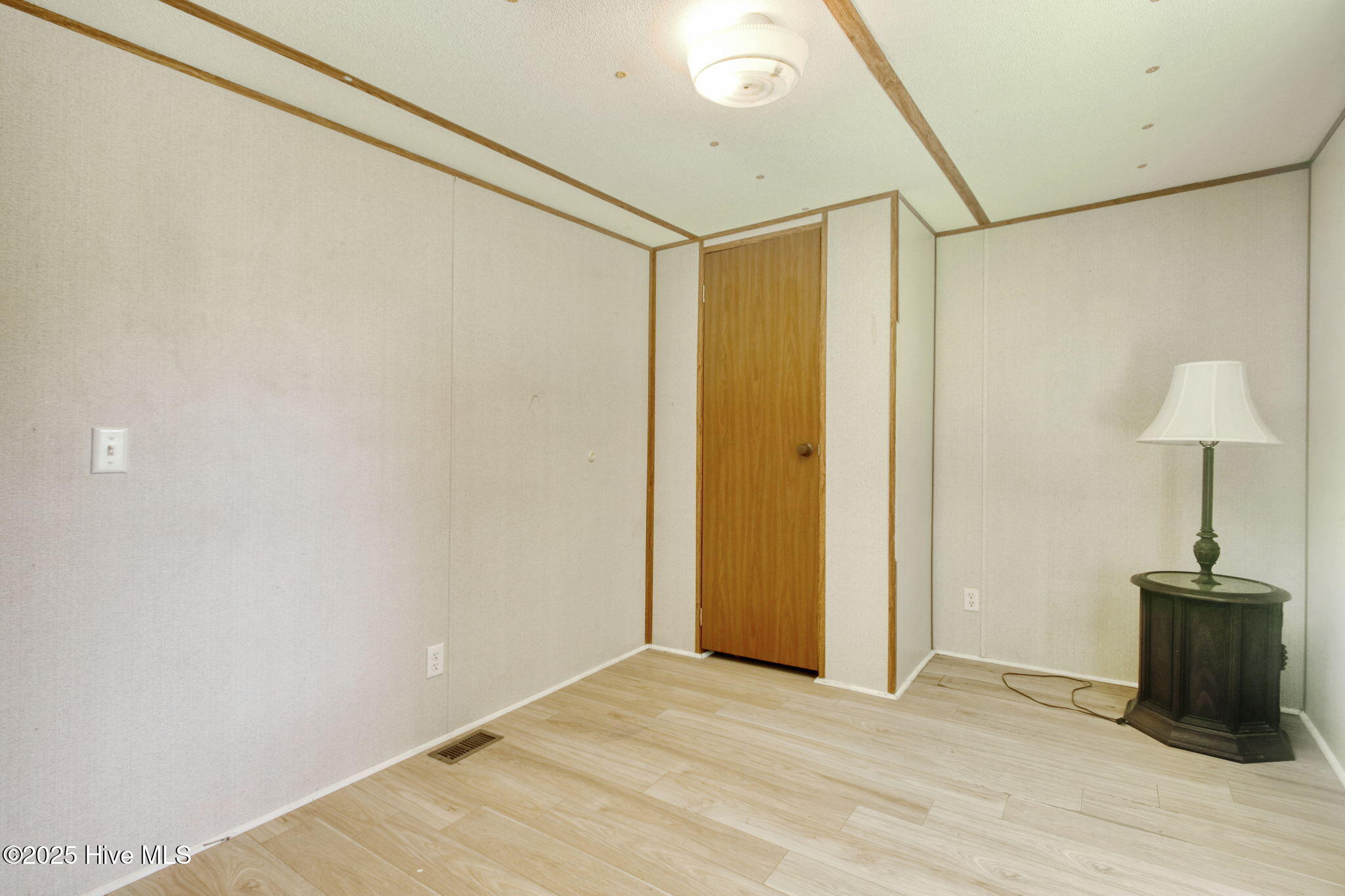 100568016 | Photo 11