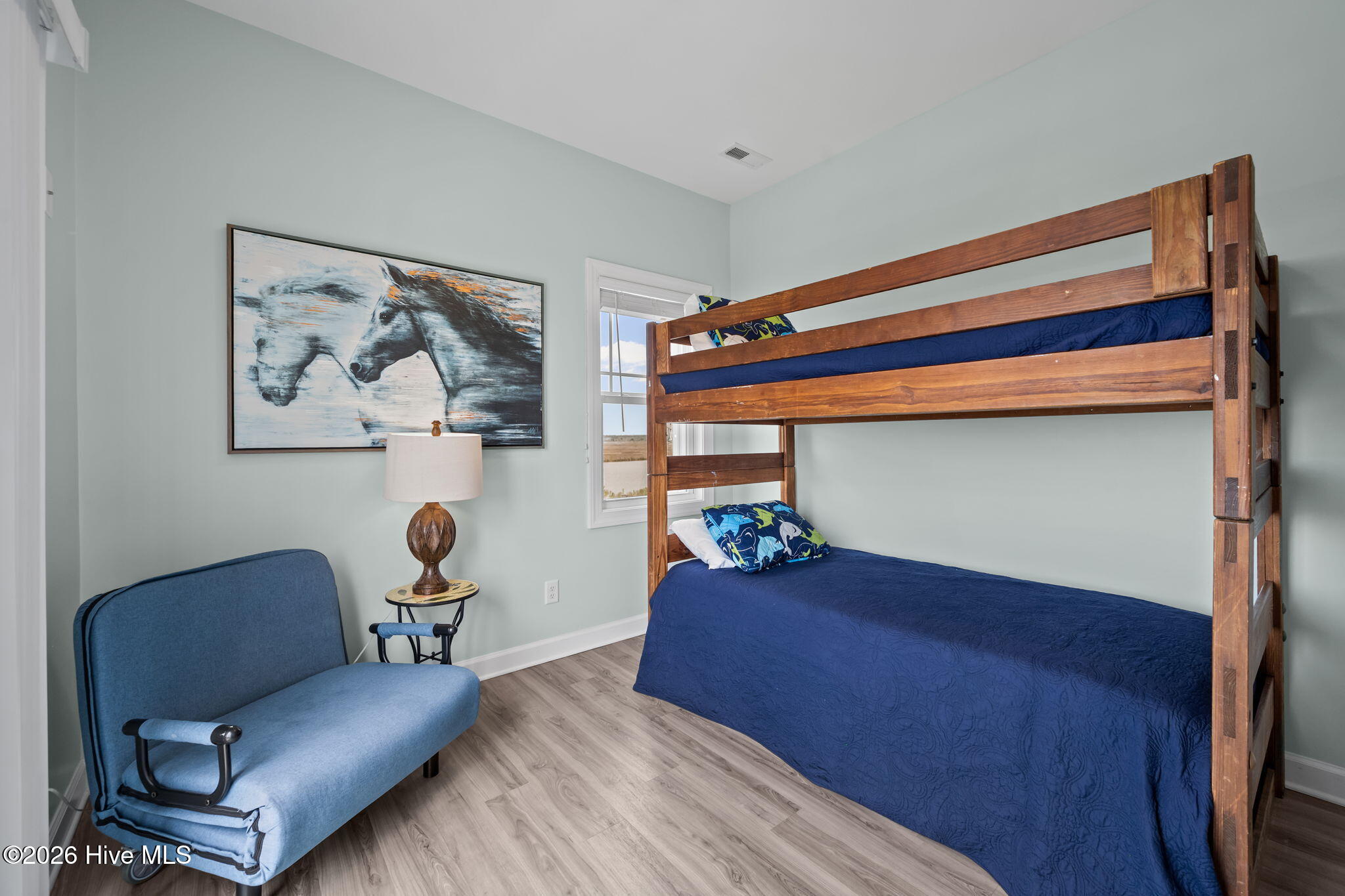 100563111 | Photo 18