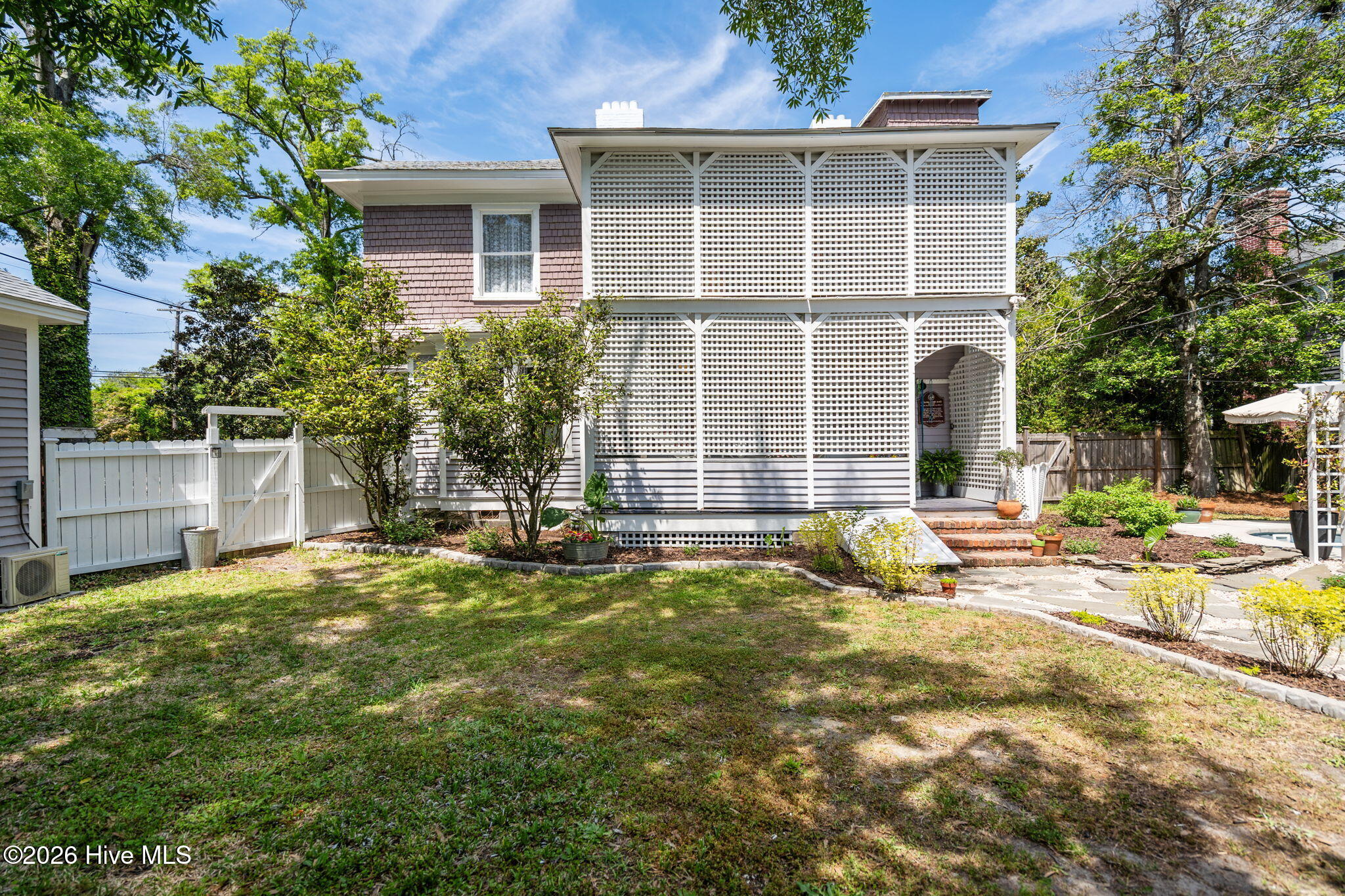 100566277 | Photo 32