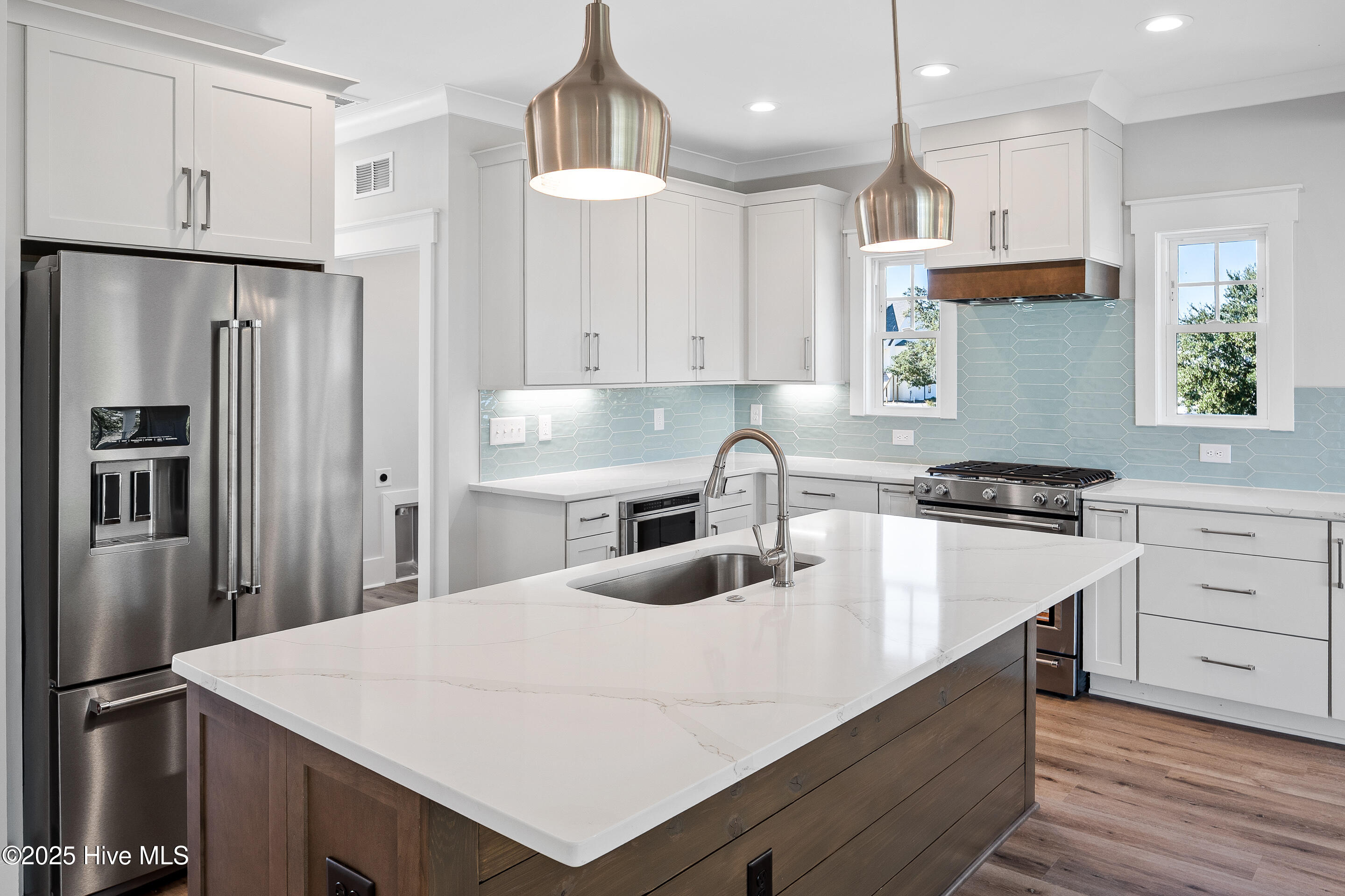 100537376 | Photo 16