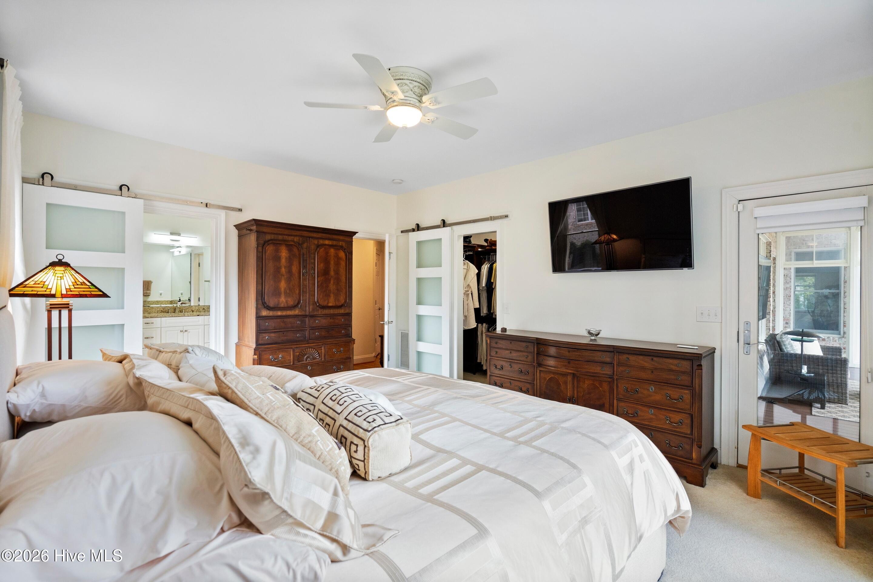 100548933 | Photo 40