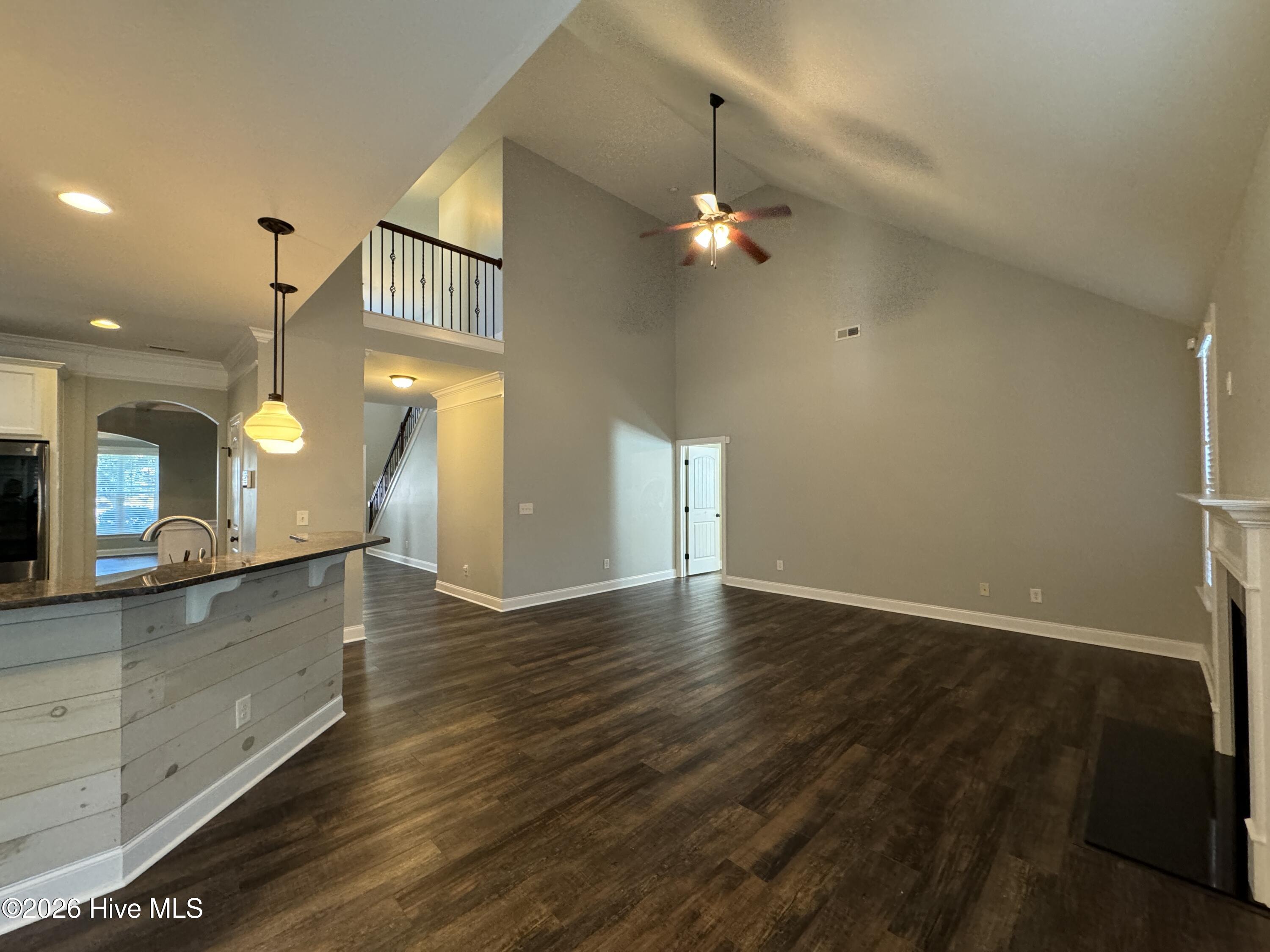 100568585 | Photo 12