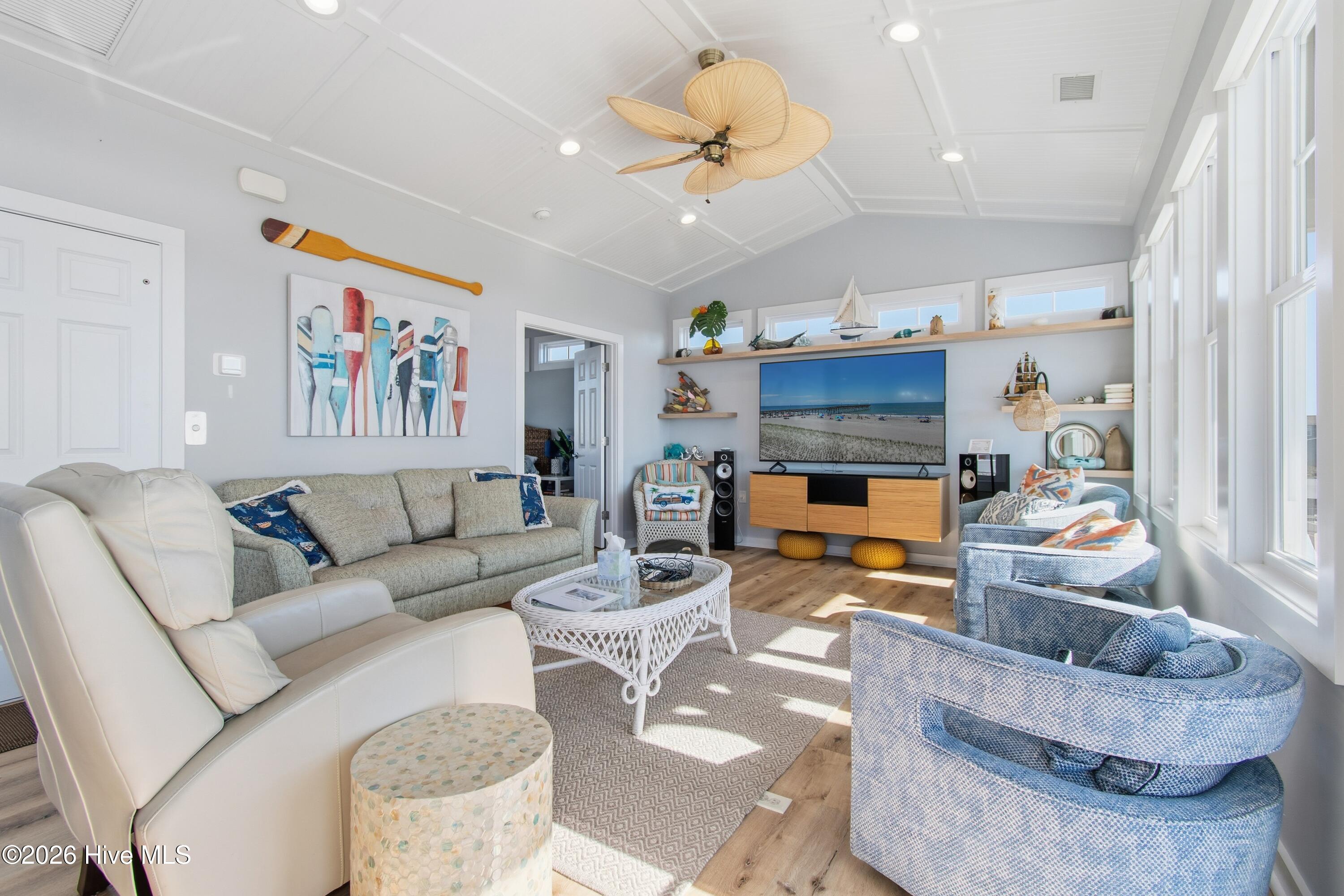 100547553 | Photo 35