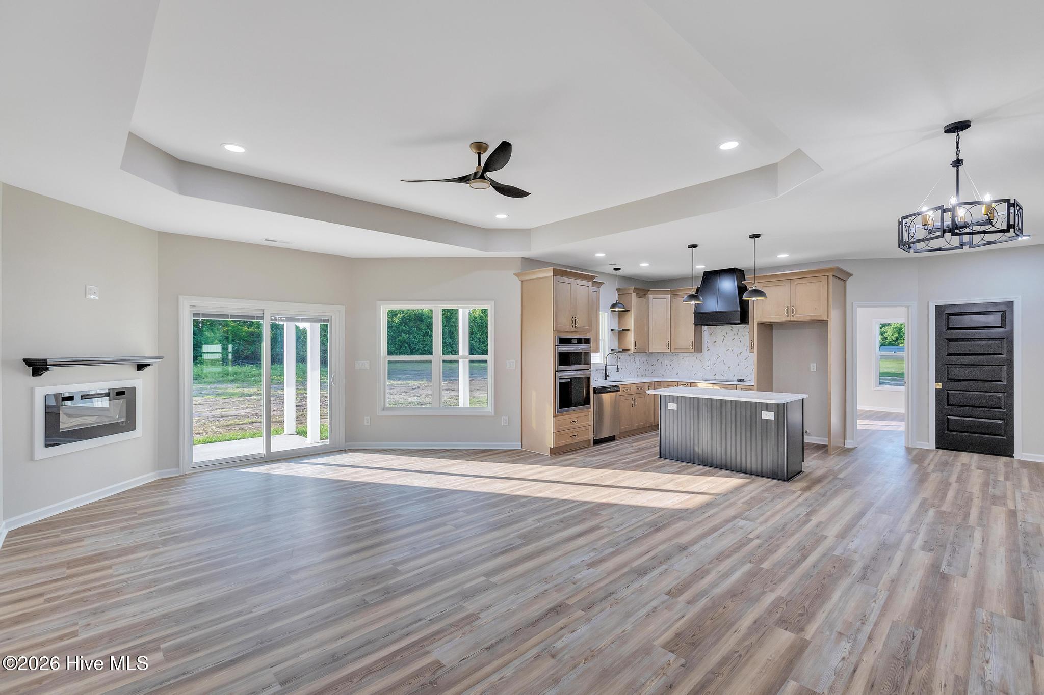 100552595 | Photo 15