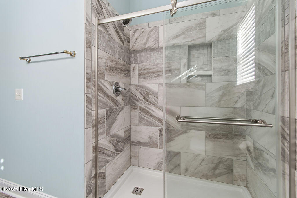 100542362 | Photo 25