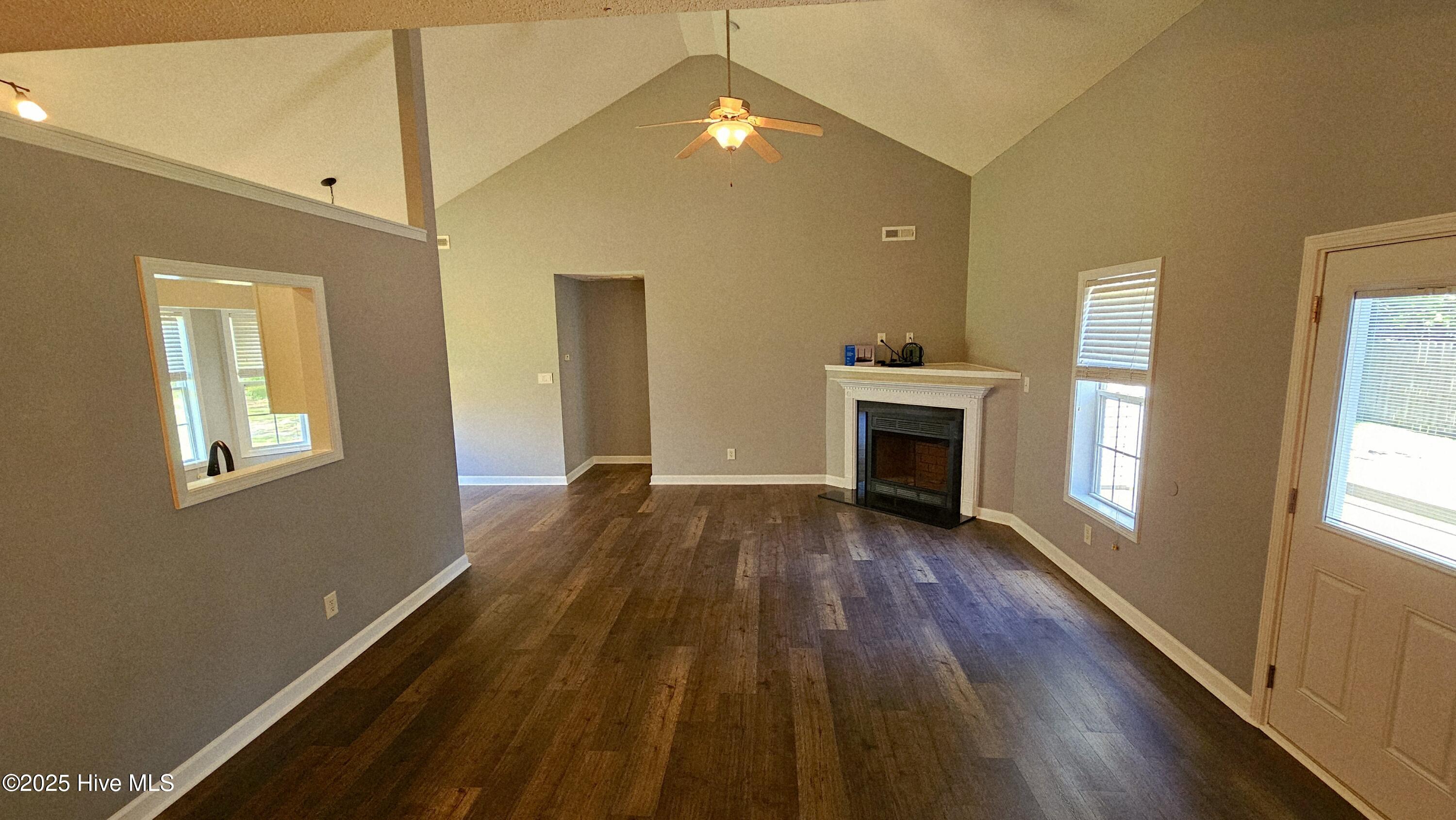 100538021 | Photo 11