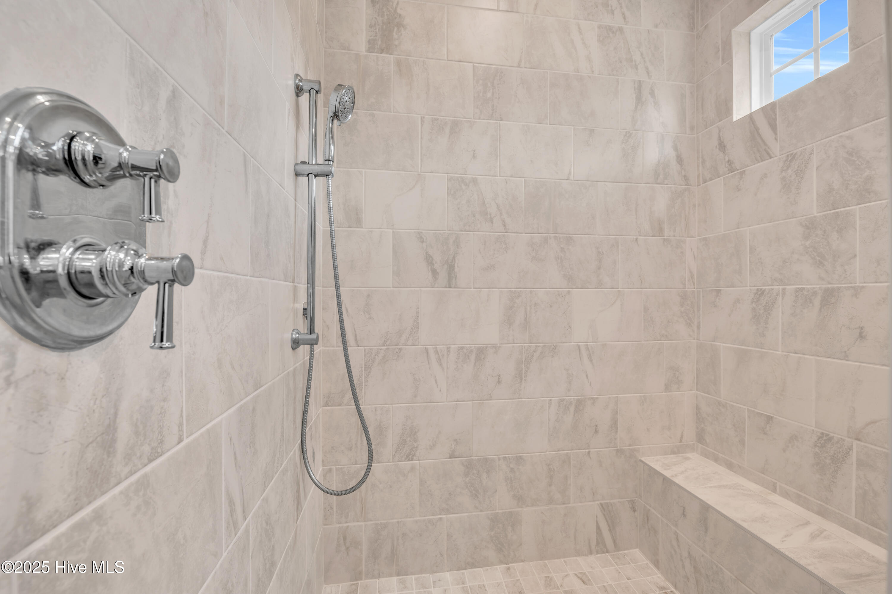 100528292 | Photo 21