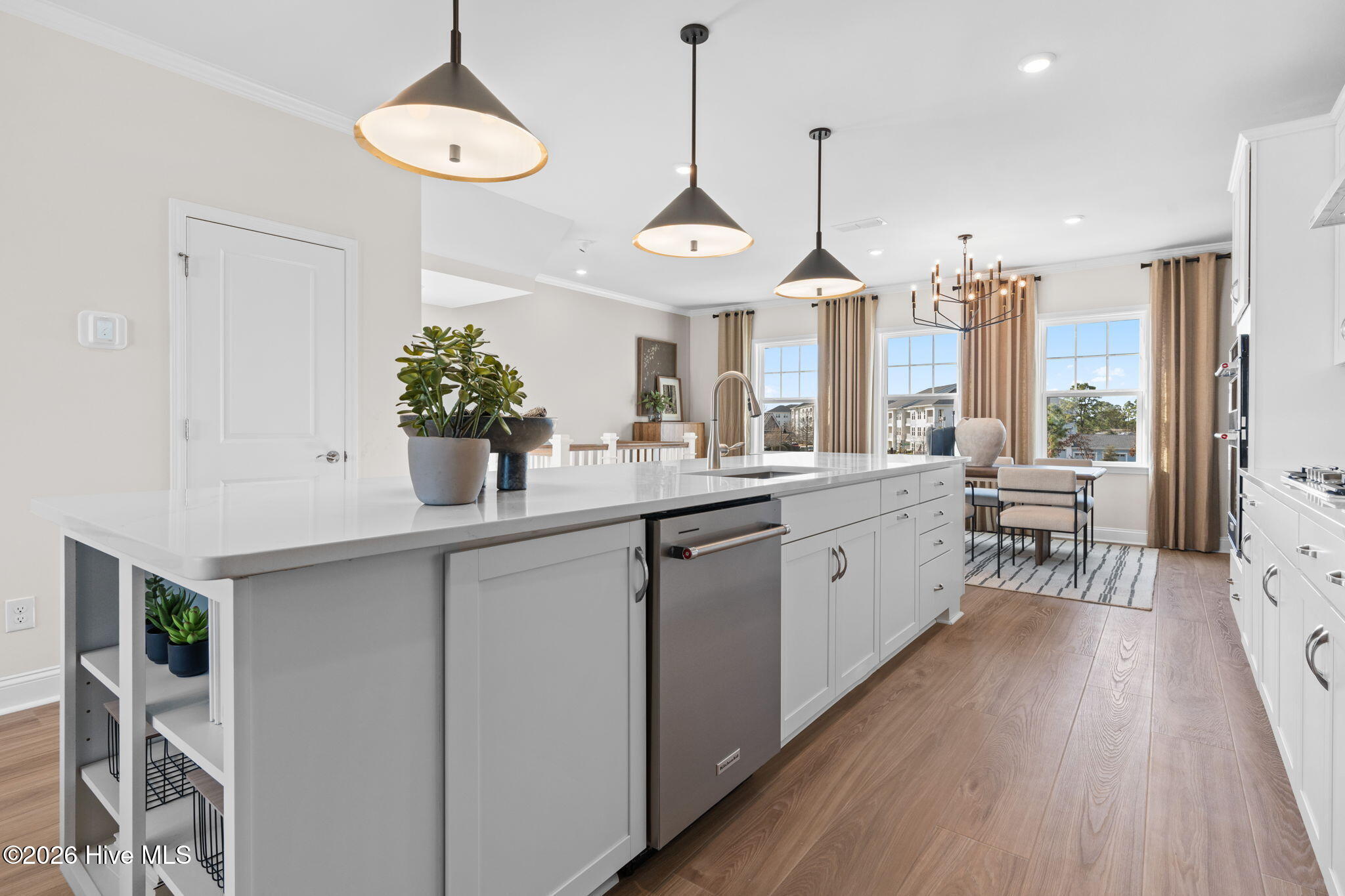 100560253 | Photo 11