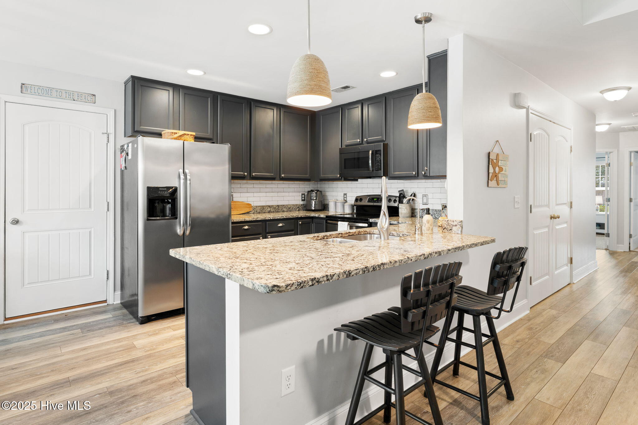 100548300 | Photo 40