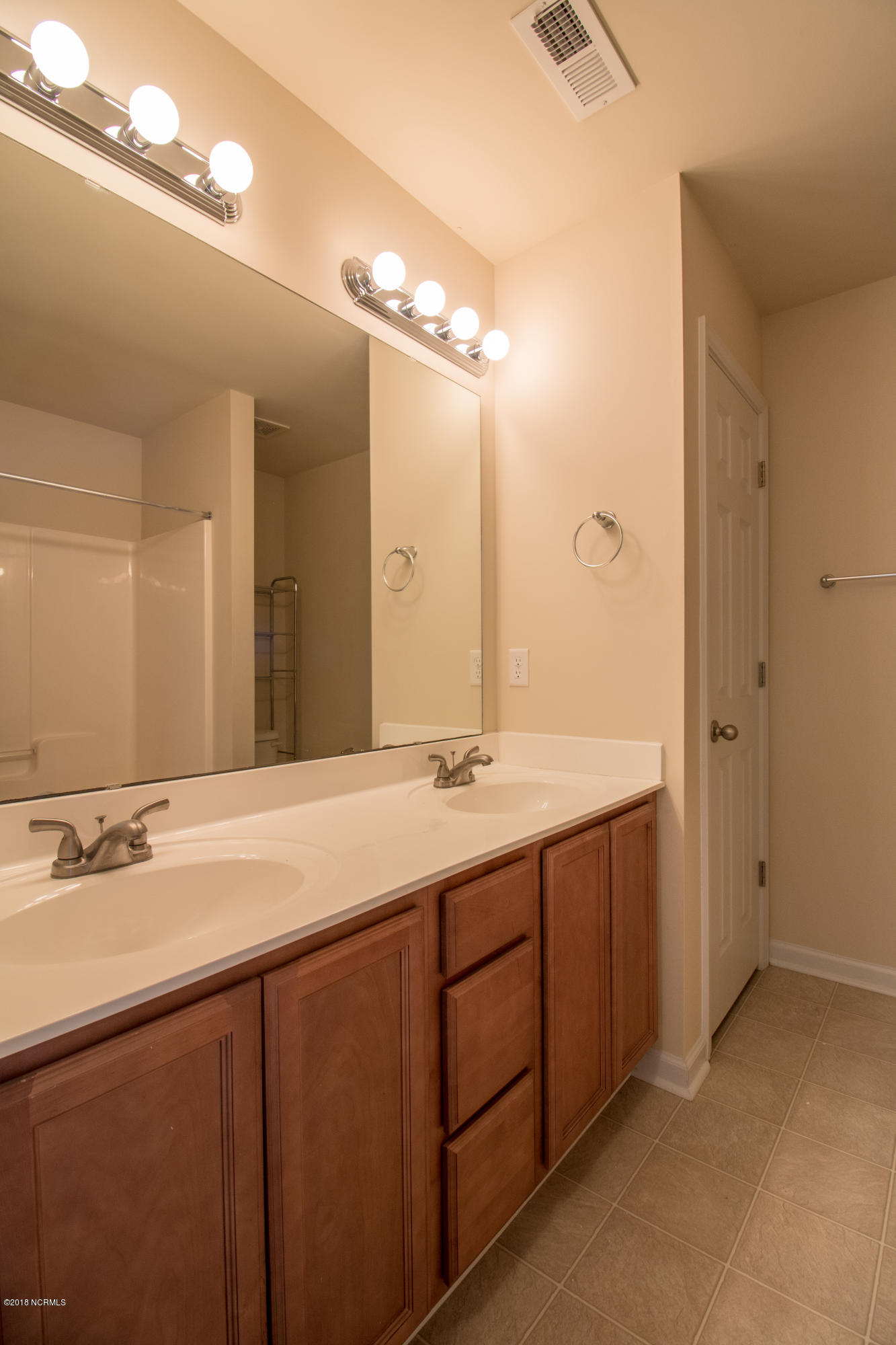 100532660 | Photo 11