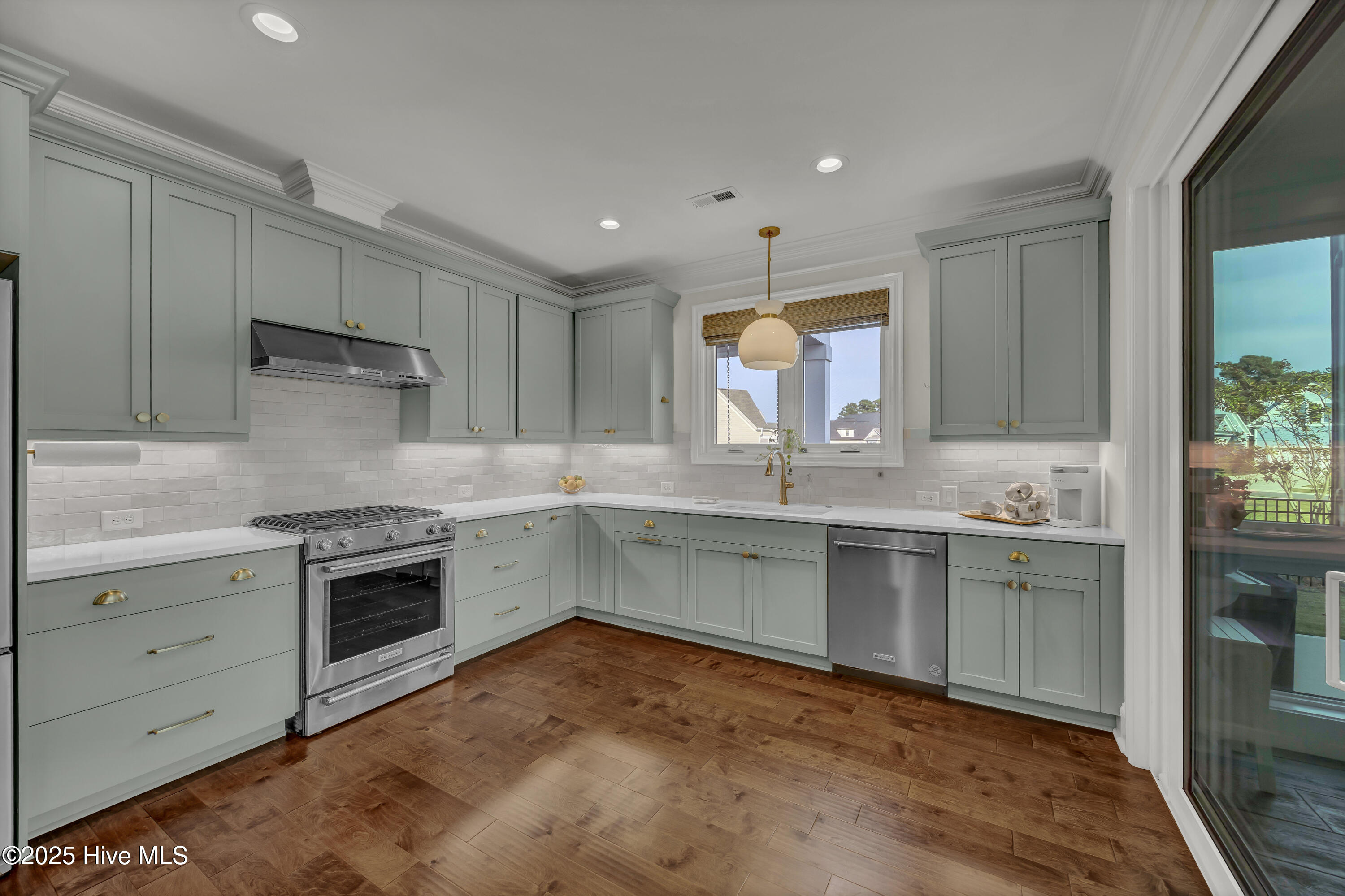 100557399 | Photo 22