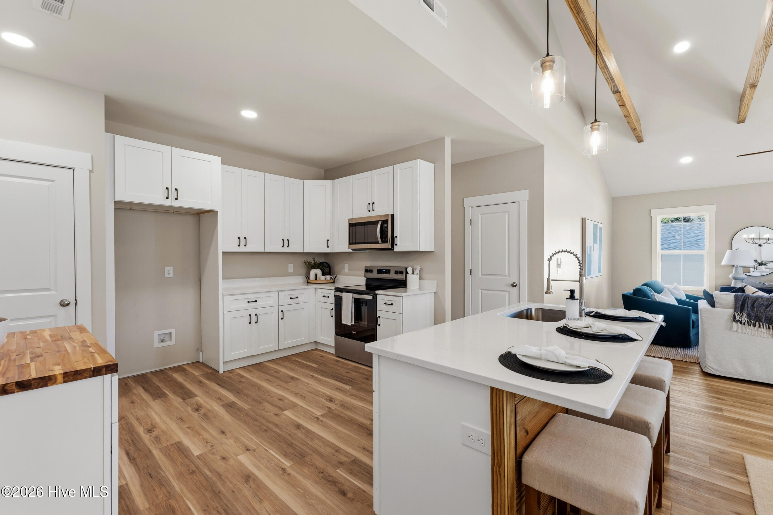 100557700 | Photo 21