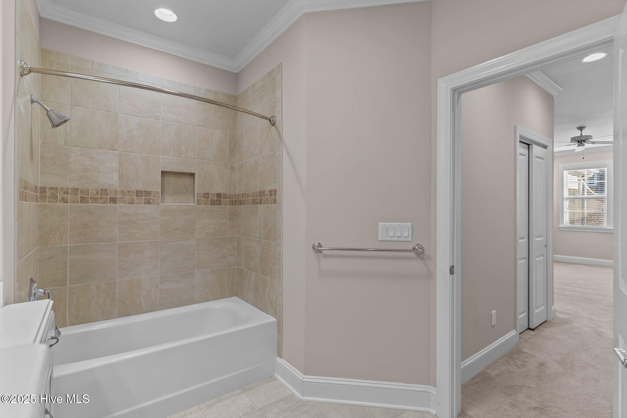 100536953 | Photo 32