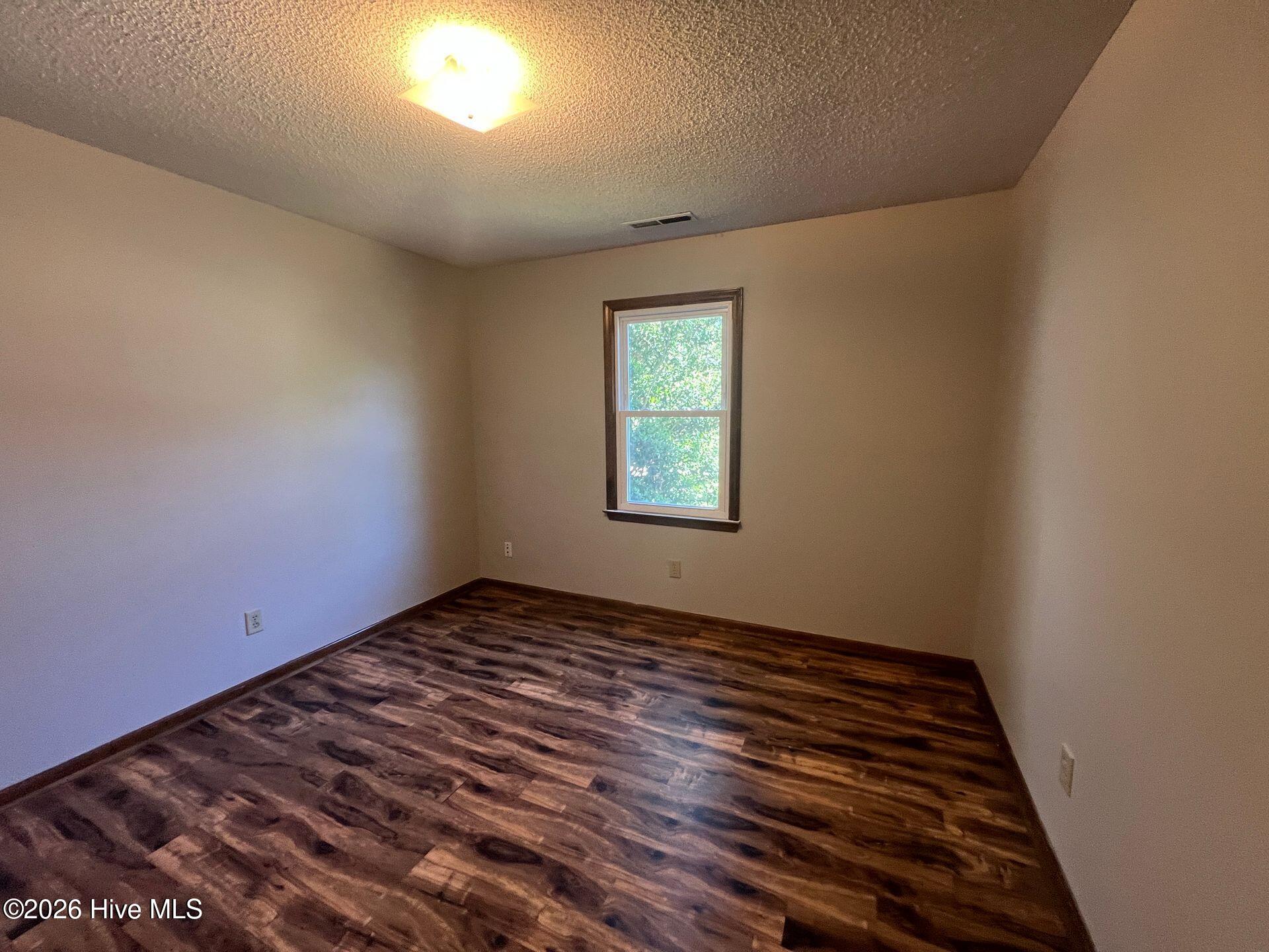 100564783 | Photo 15