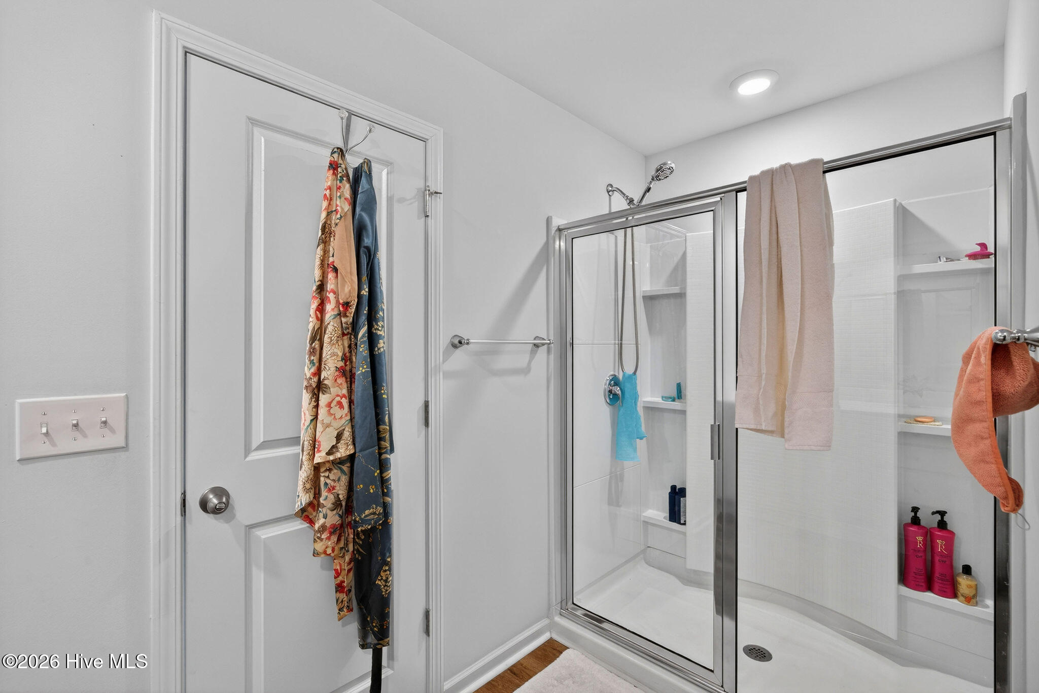 100570180 | Photo 30