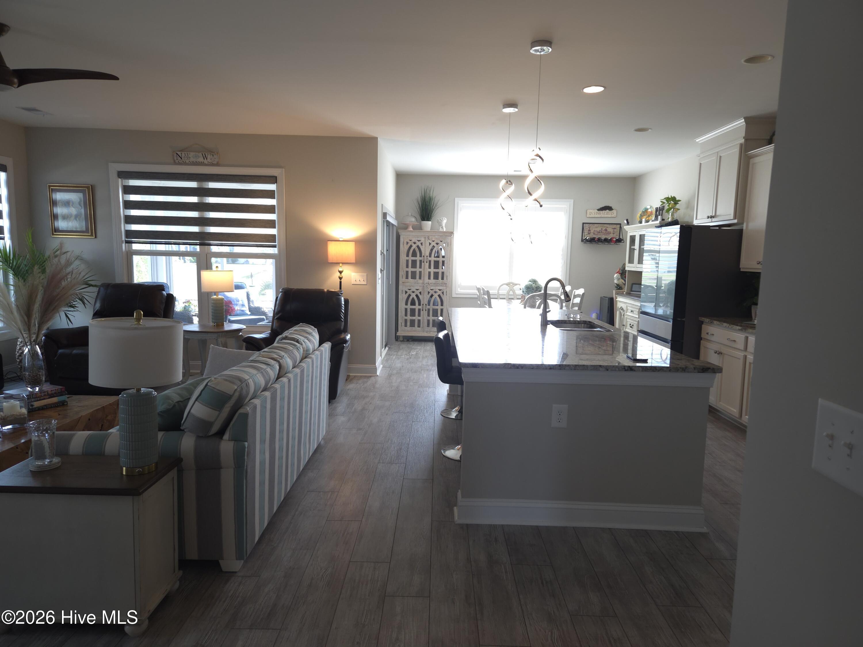 100566407 | Photo 11