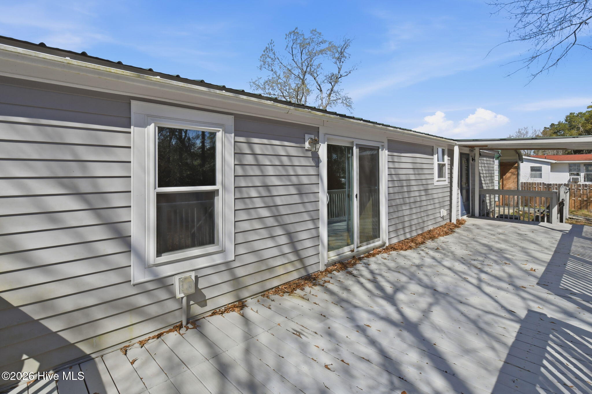 100565410 | Photo 14