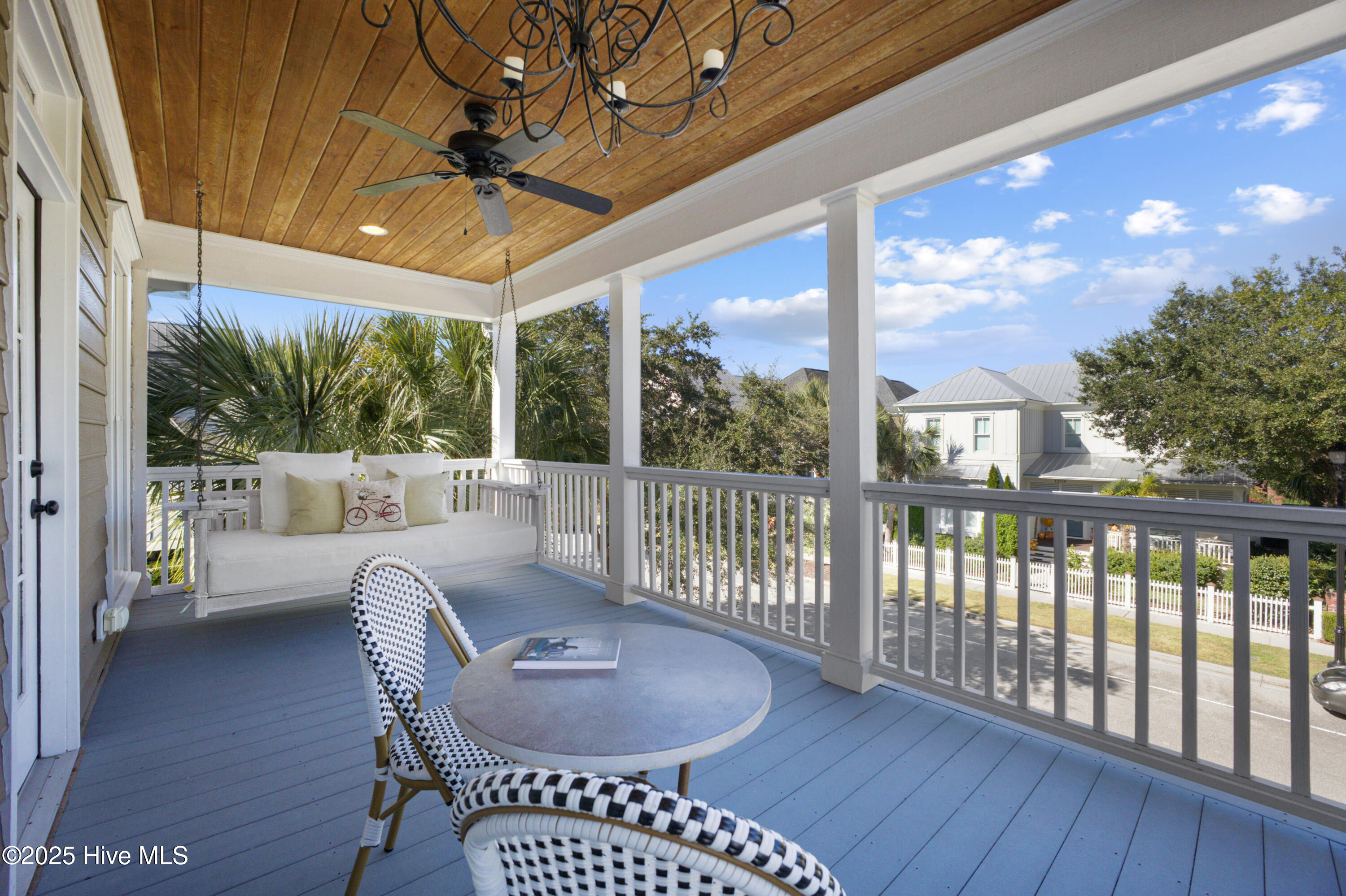 100541360 | Photo 35