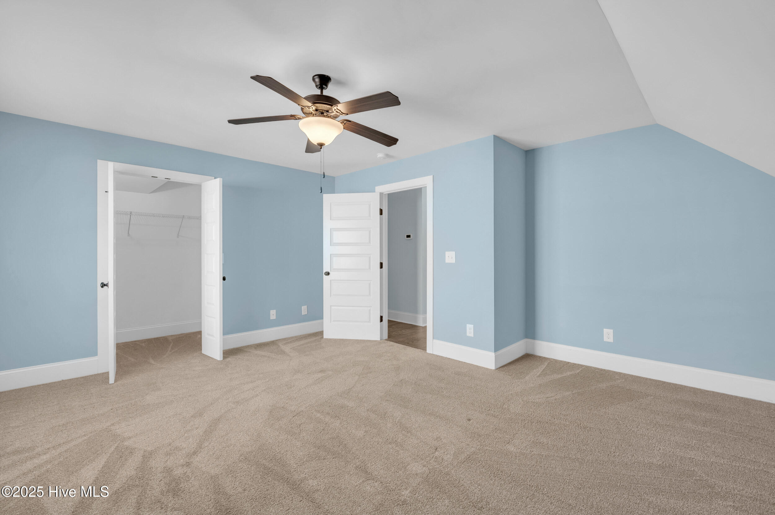 100540698 | Photo 33