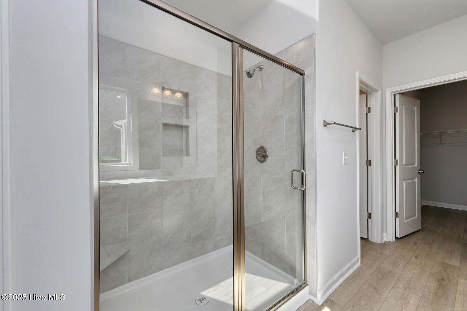 100549689 | Photo 65