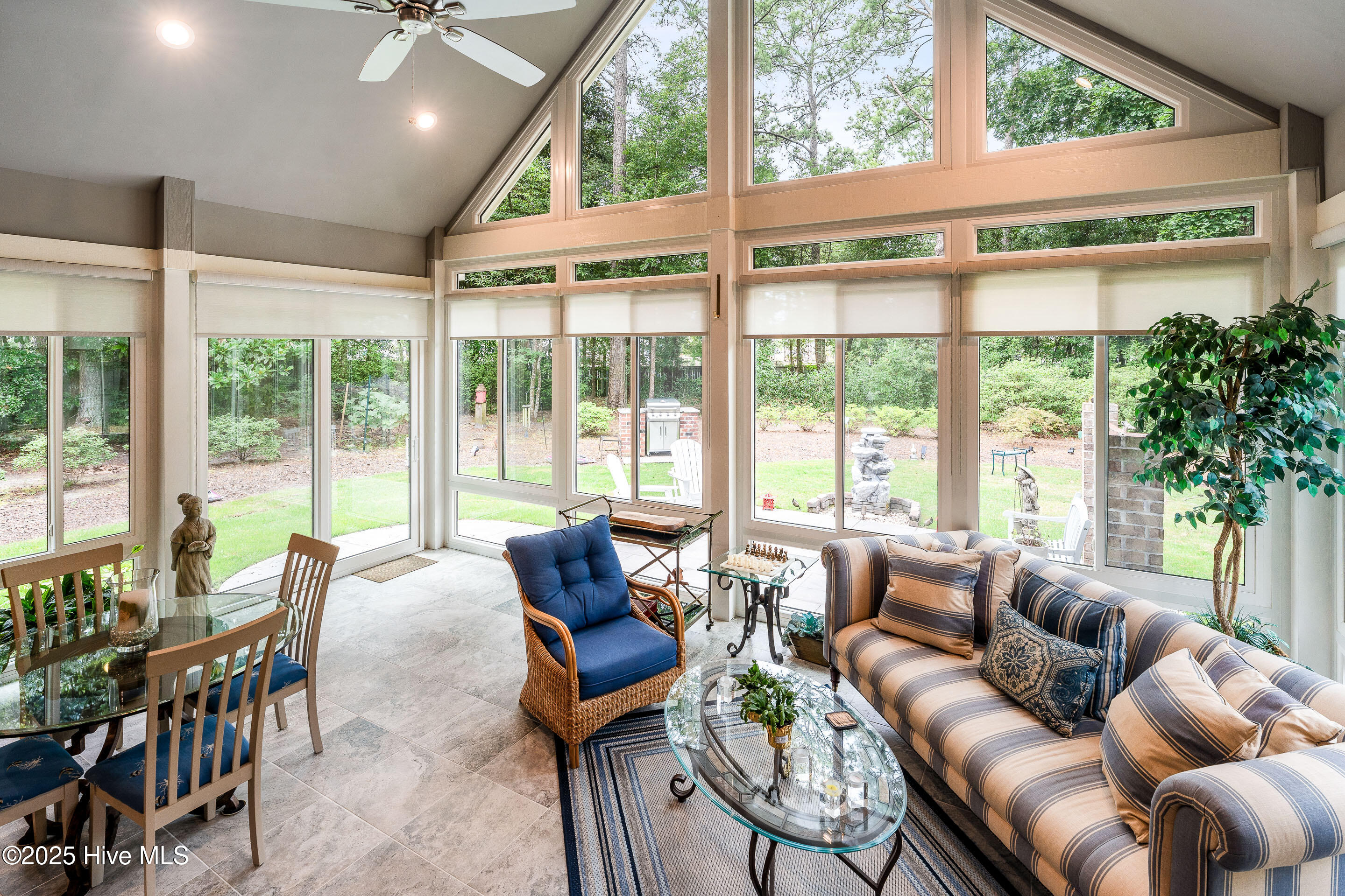 100549058 | Photo 17