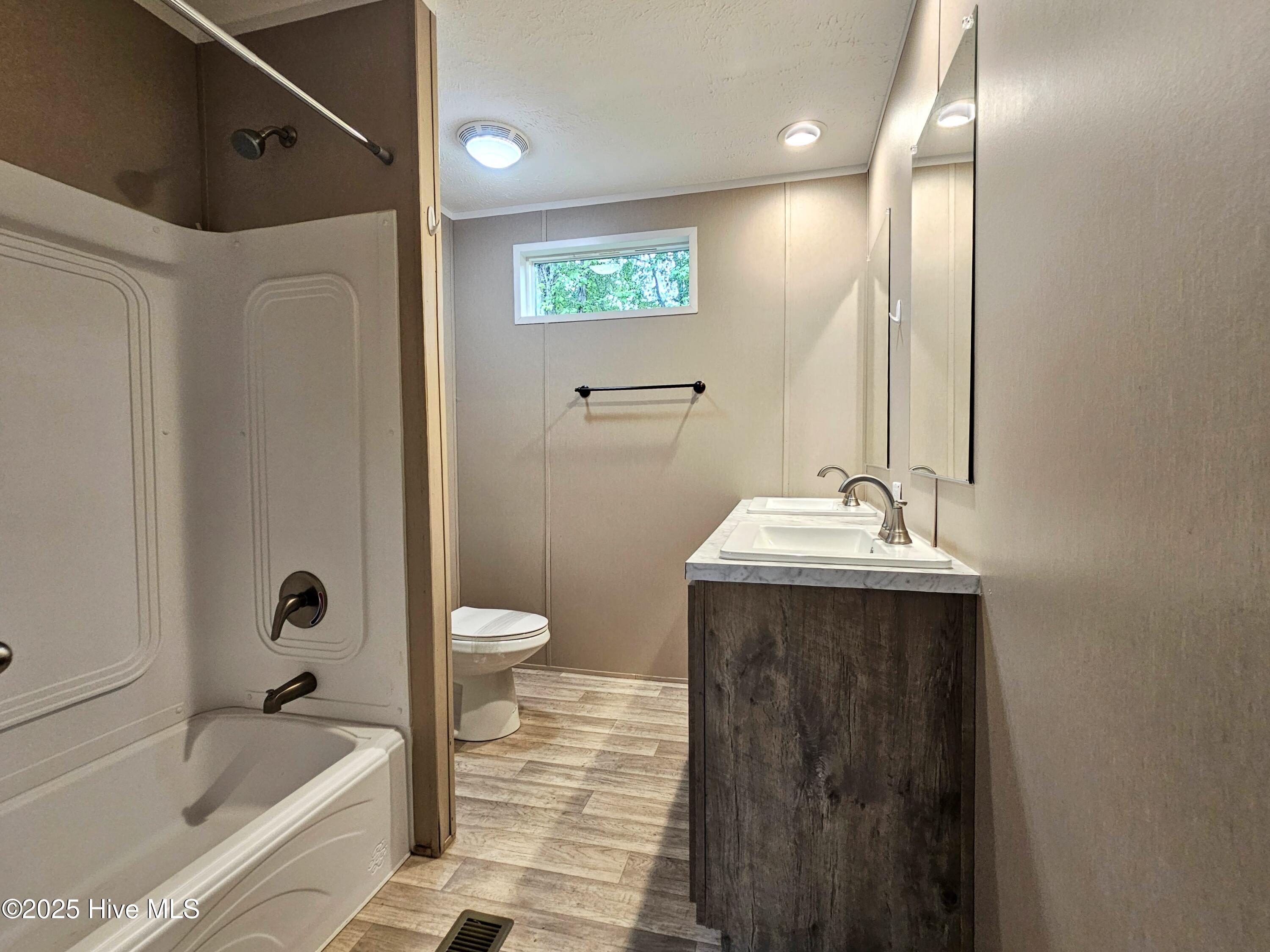 100523710 | Photo 17