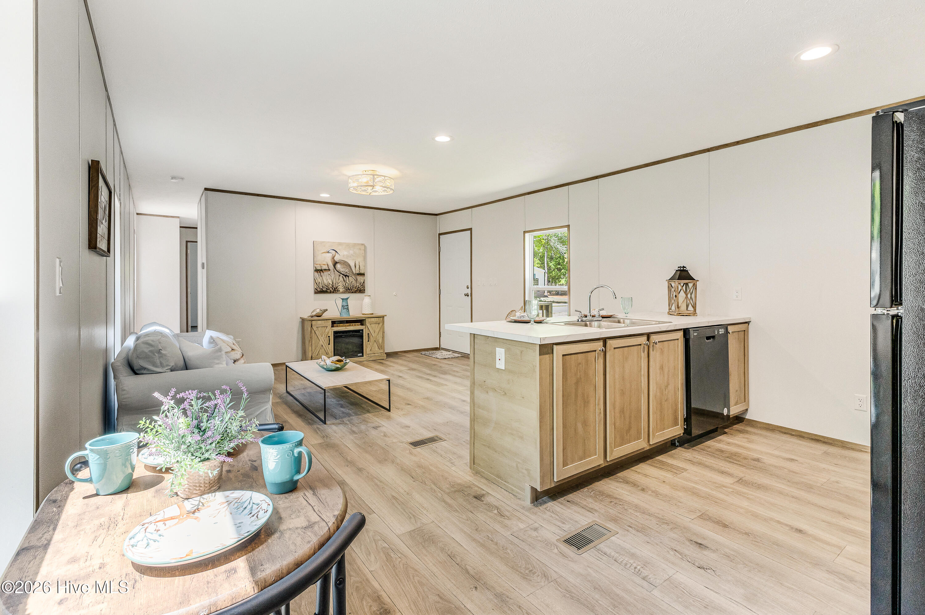 100568347 | Photo 15