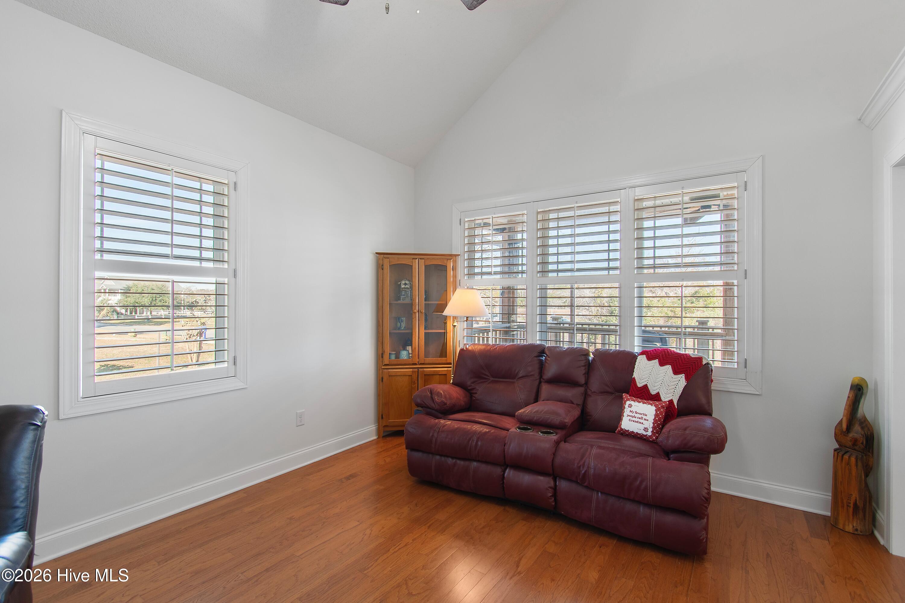 100552486 | Photo 34