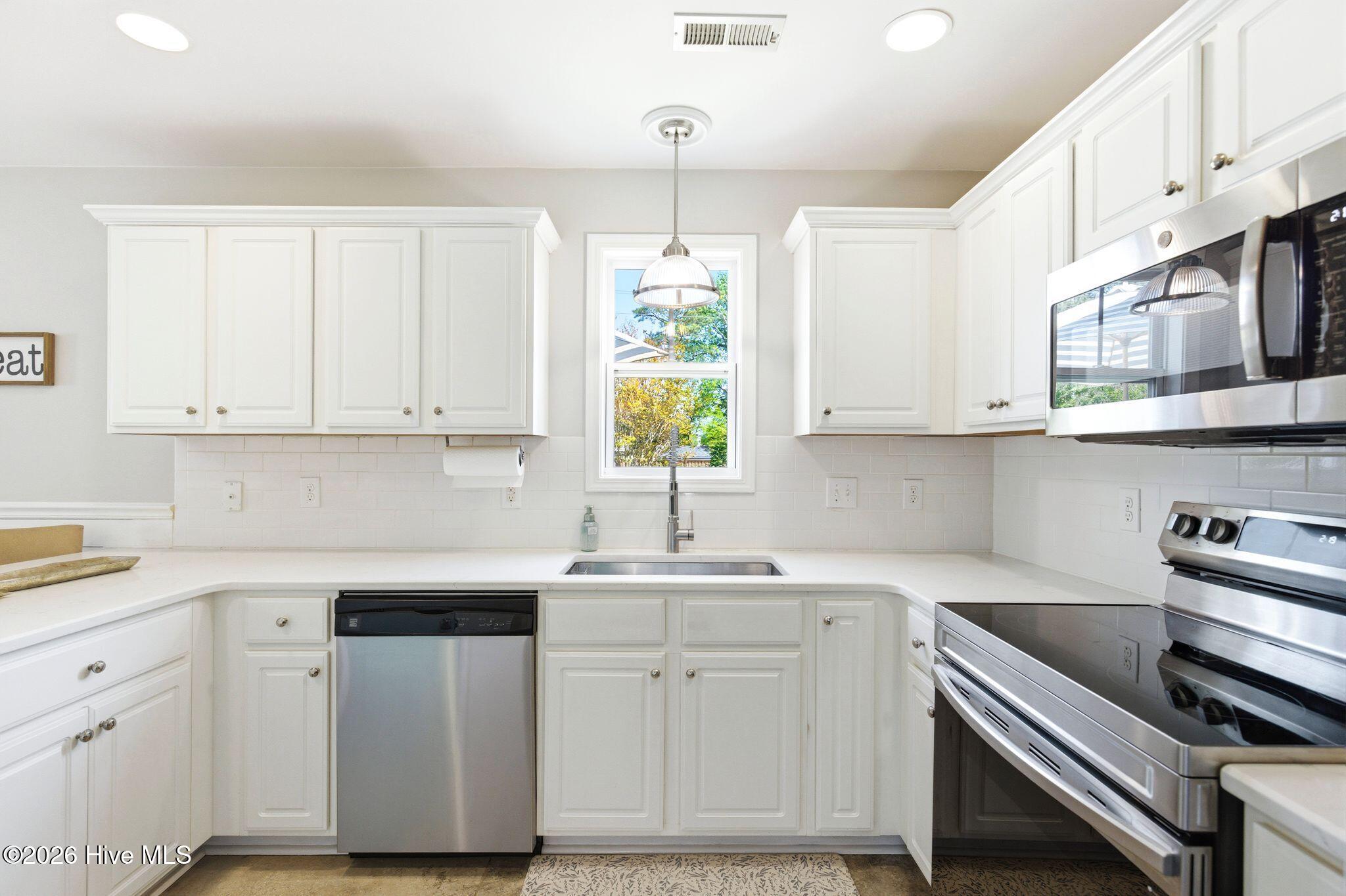 100566118 | Photo 13