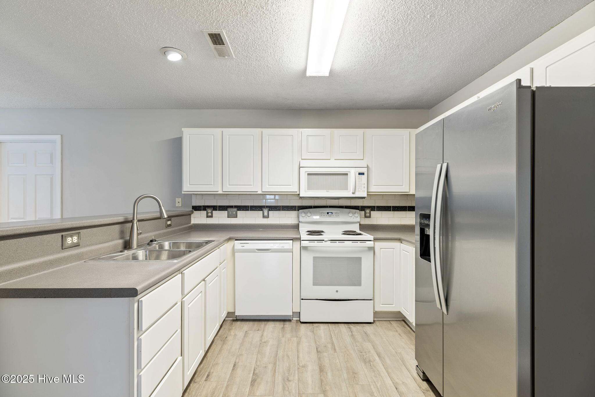 100531614 | Photo 13