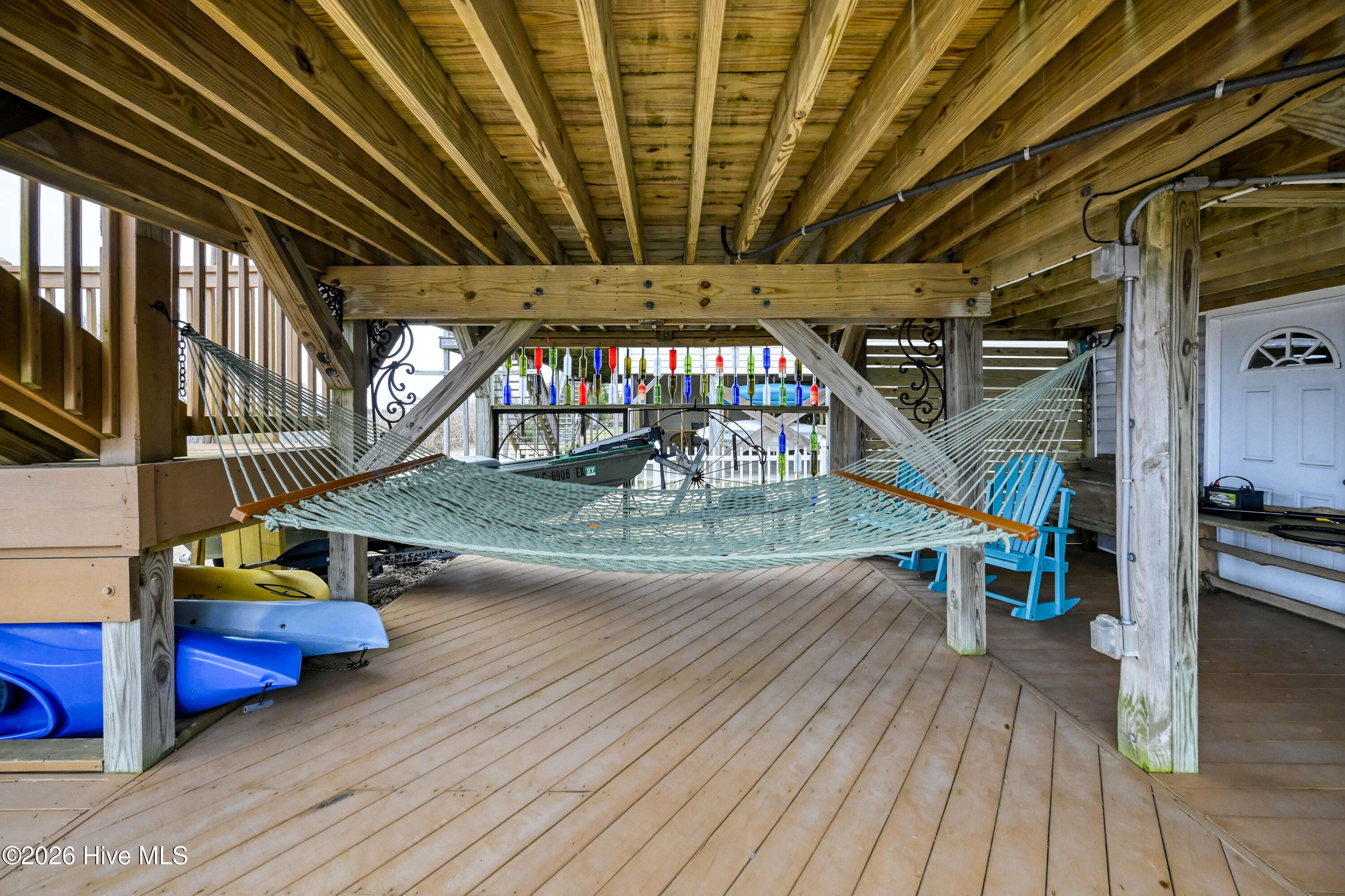 100558069 | Photo 72