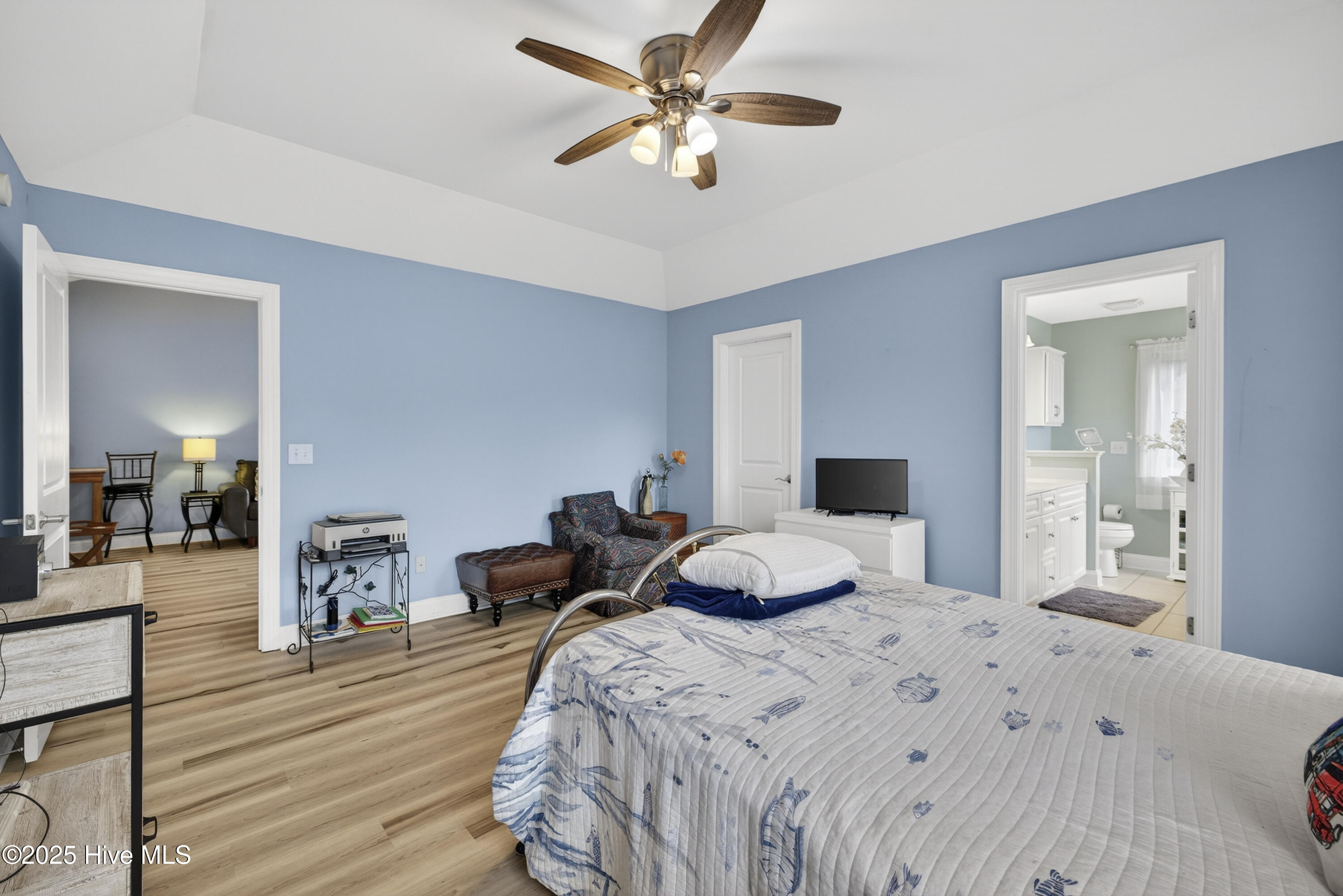 100543766 | Photo 13