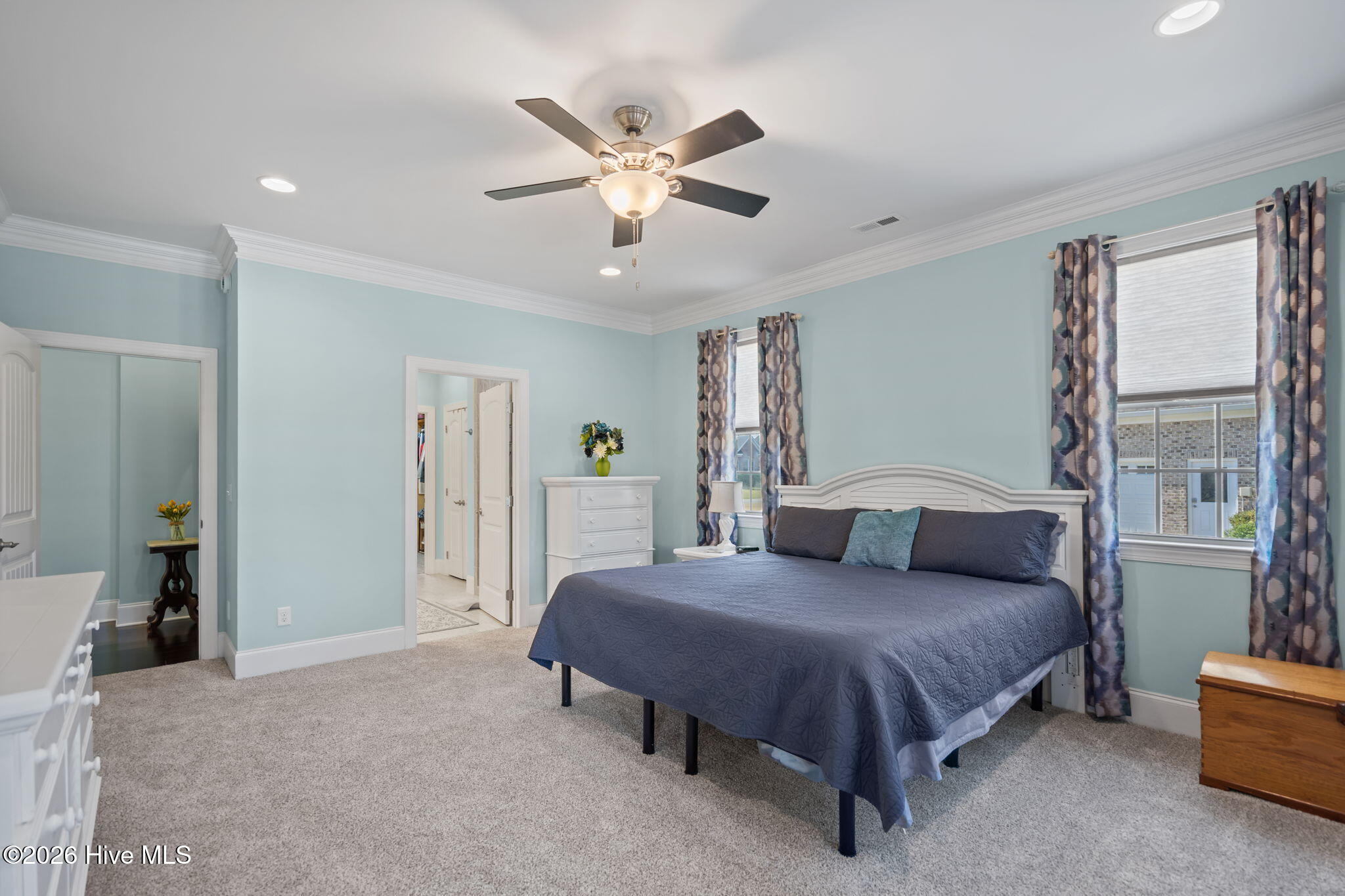 100563487 | Photo 19