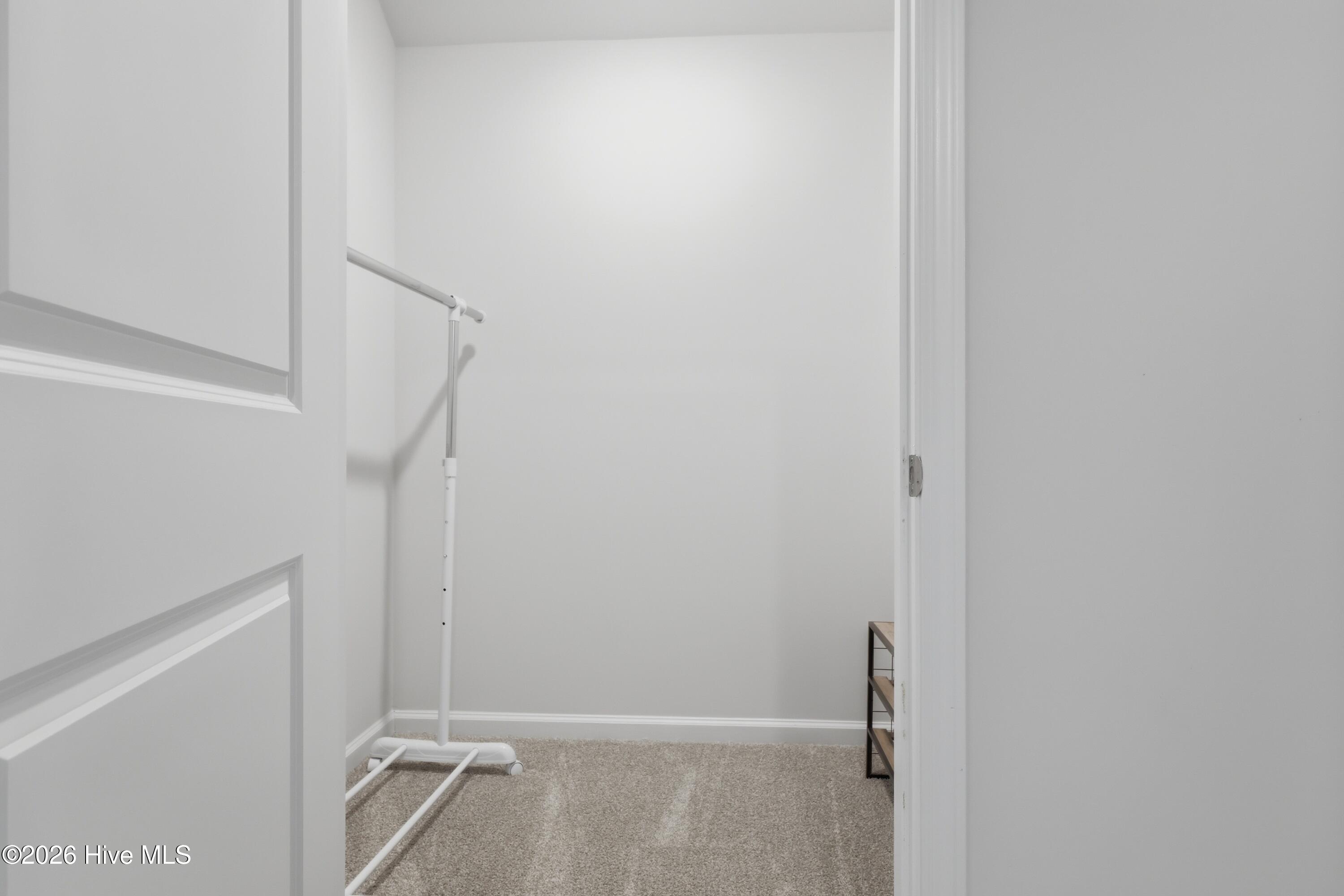 100564310 | Photo 48