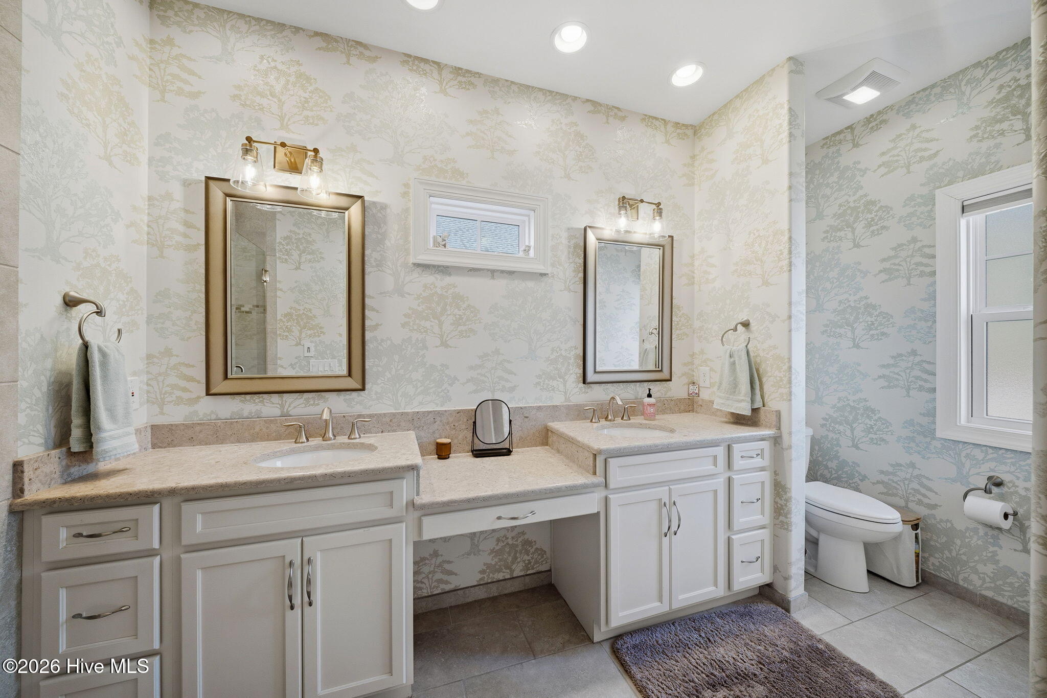 100554353 | Photo 28