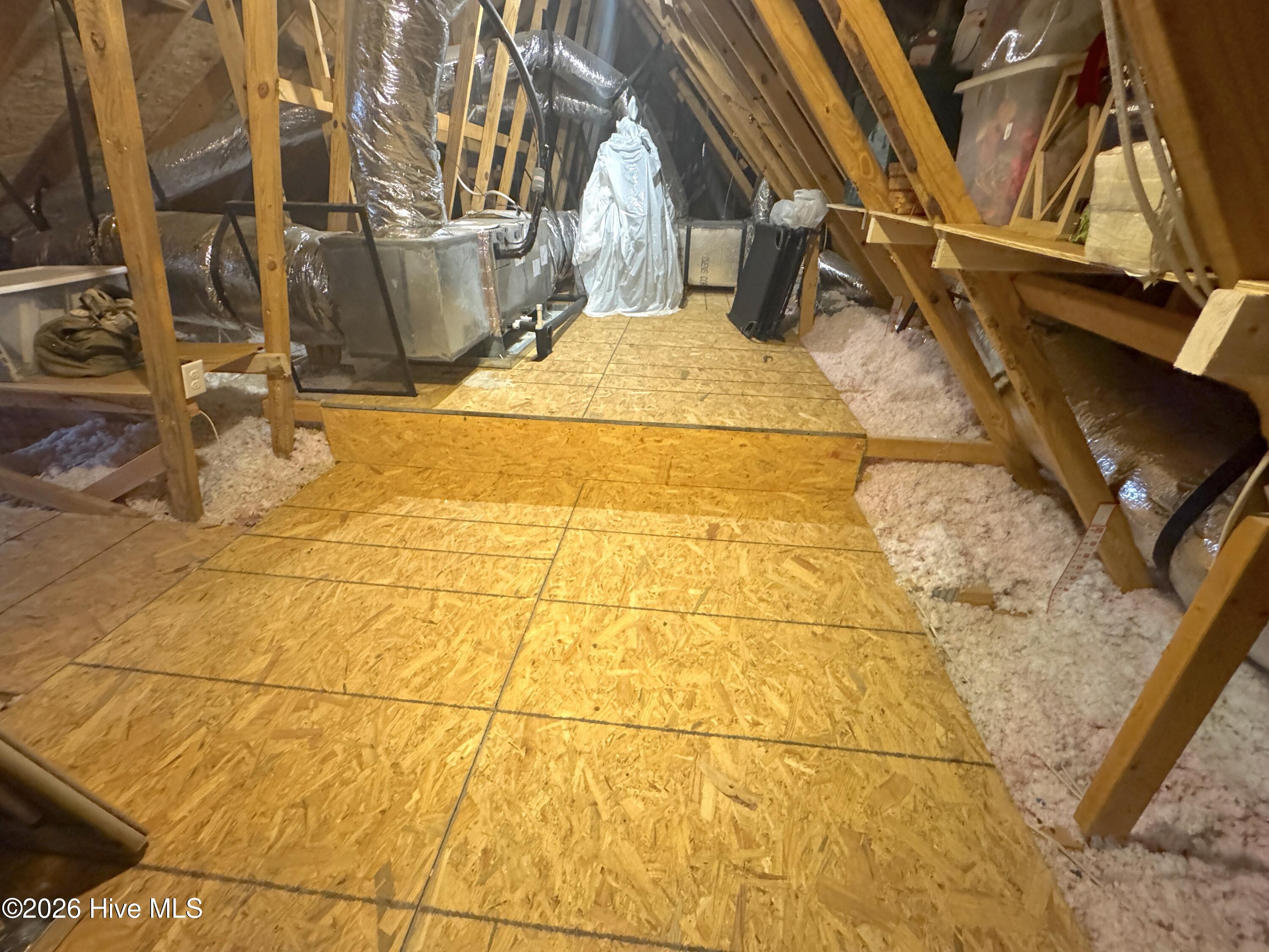 100564015 | Photo 35