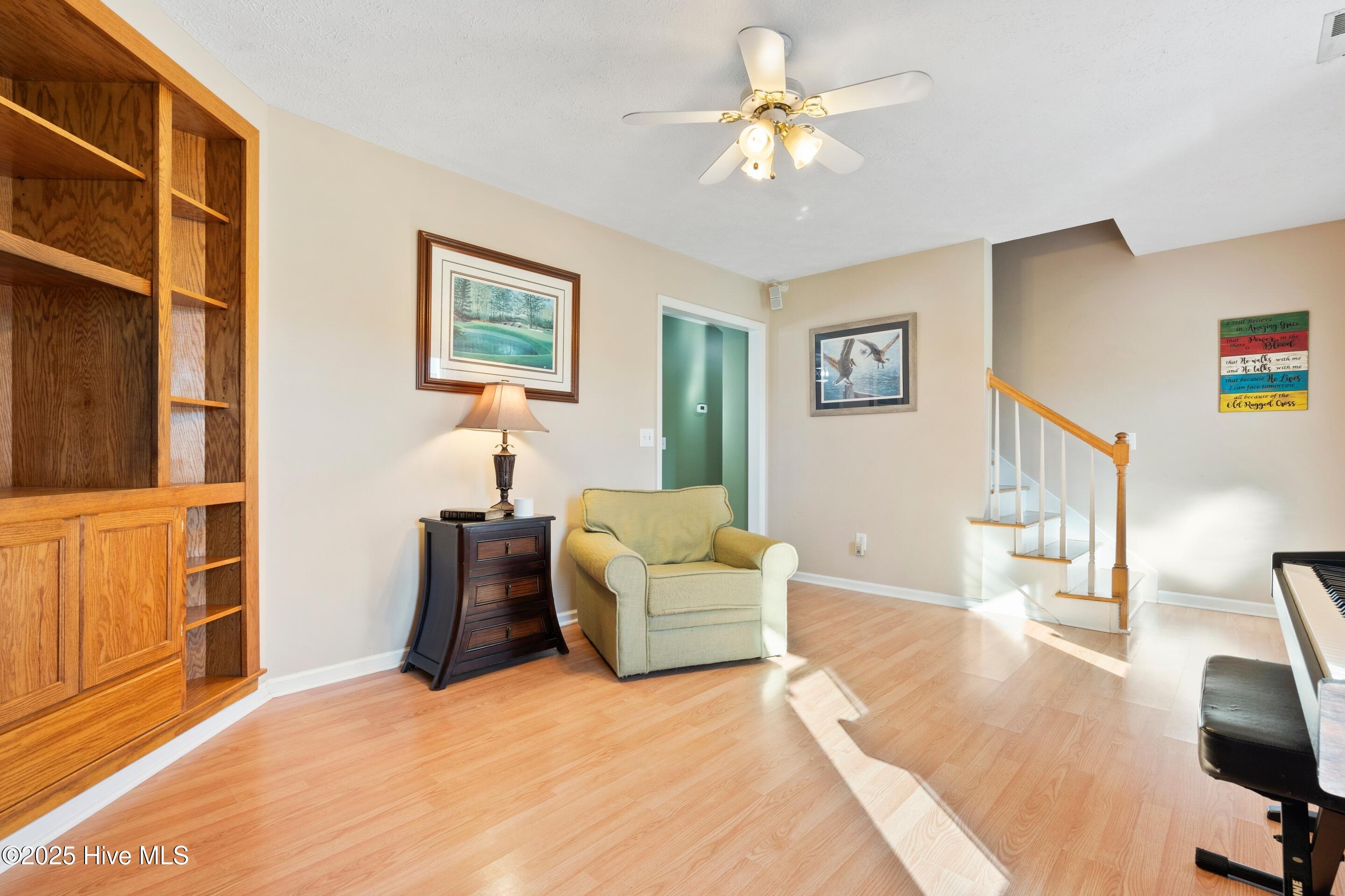 100535792 | Photo 52