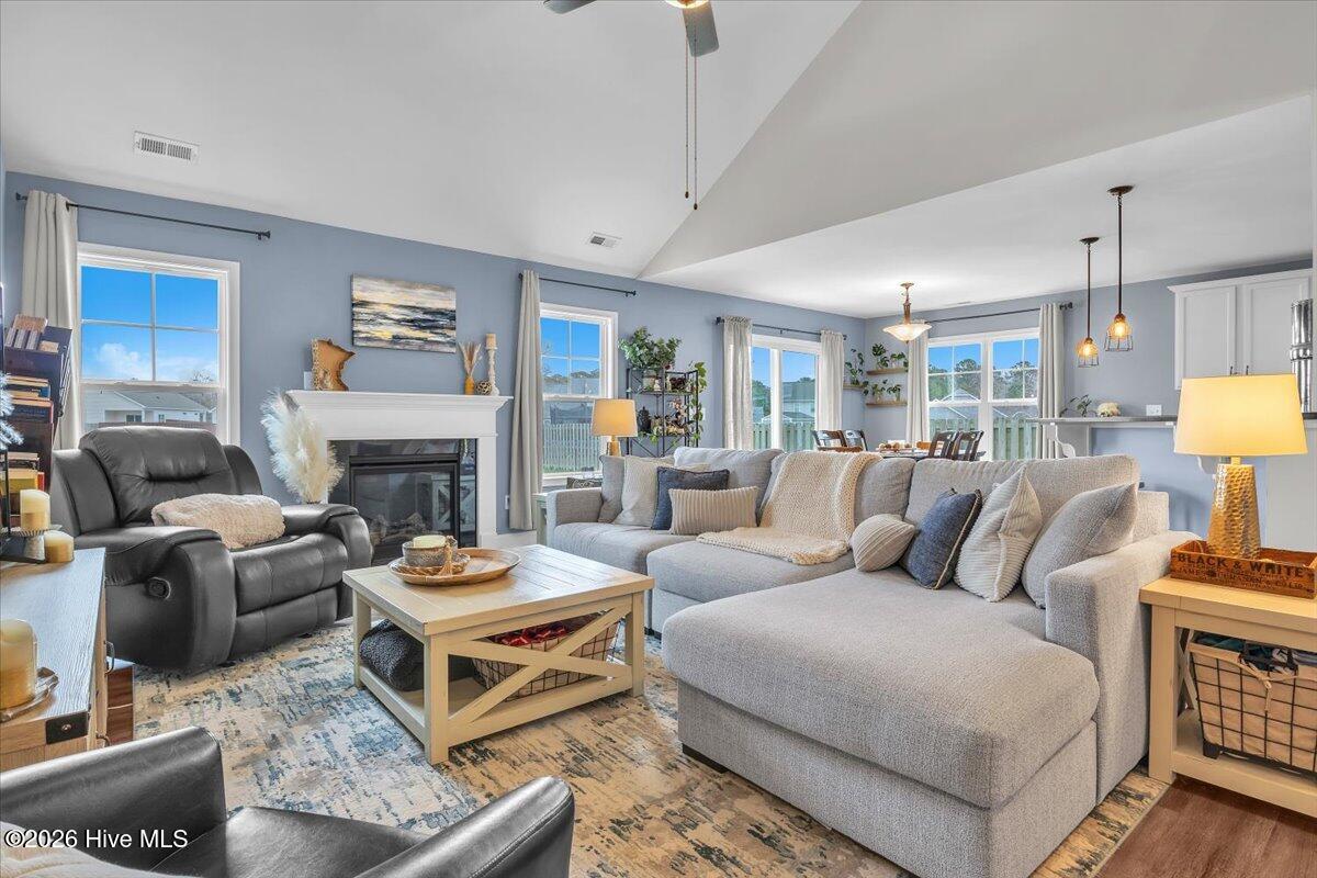 100558740 | Photo 22