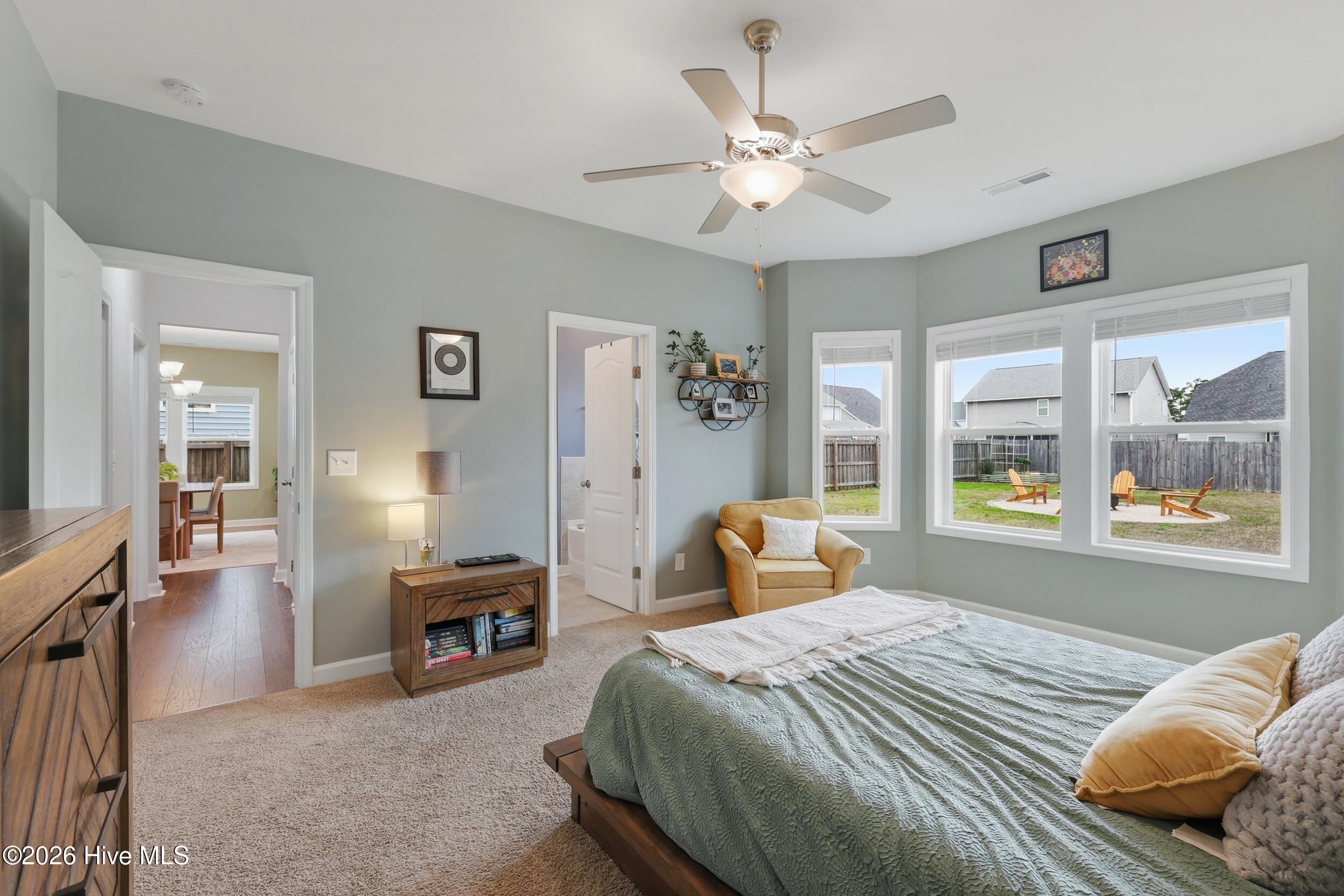 100565855 | Photo 25