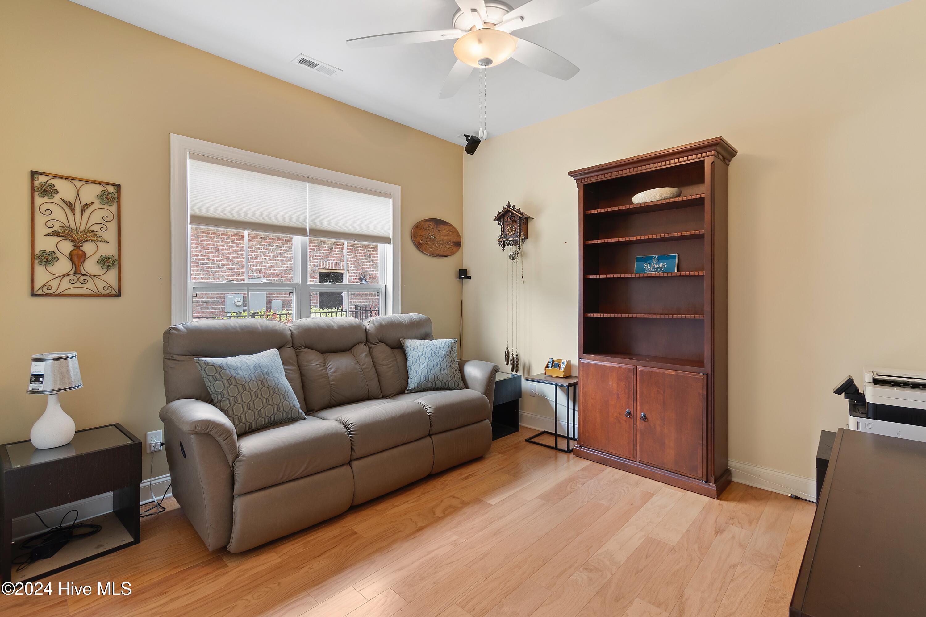 100558312 | Photo 17