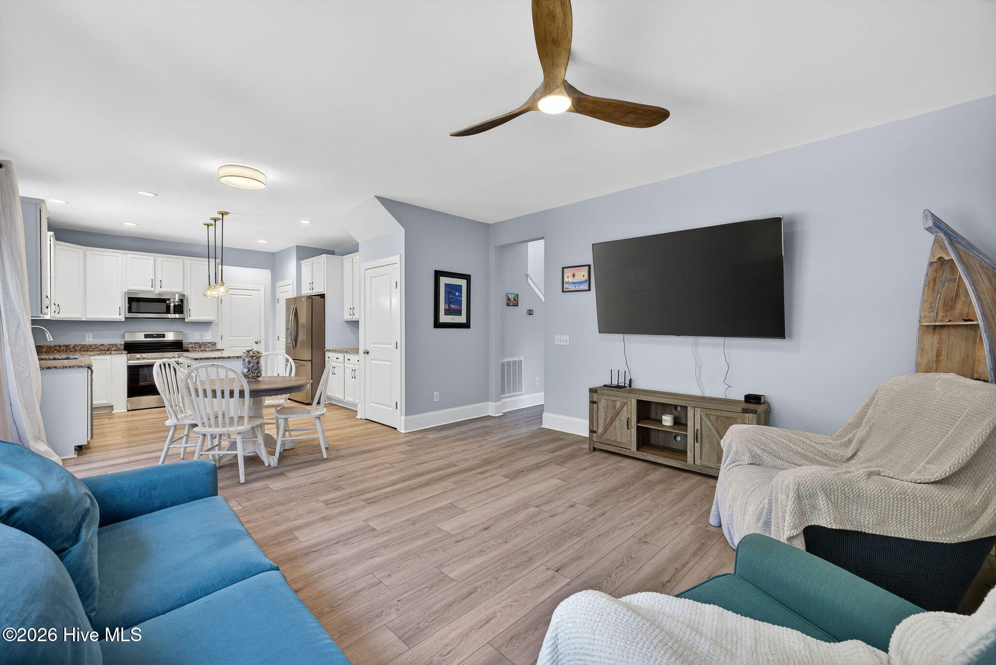 100570587 | Photo 14