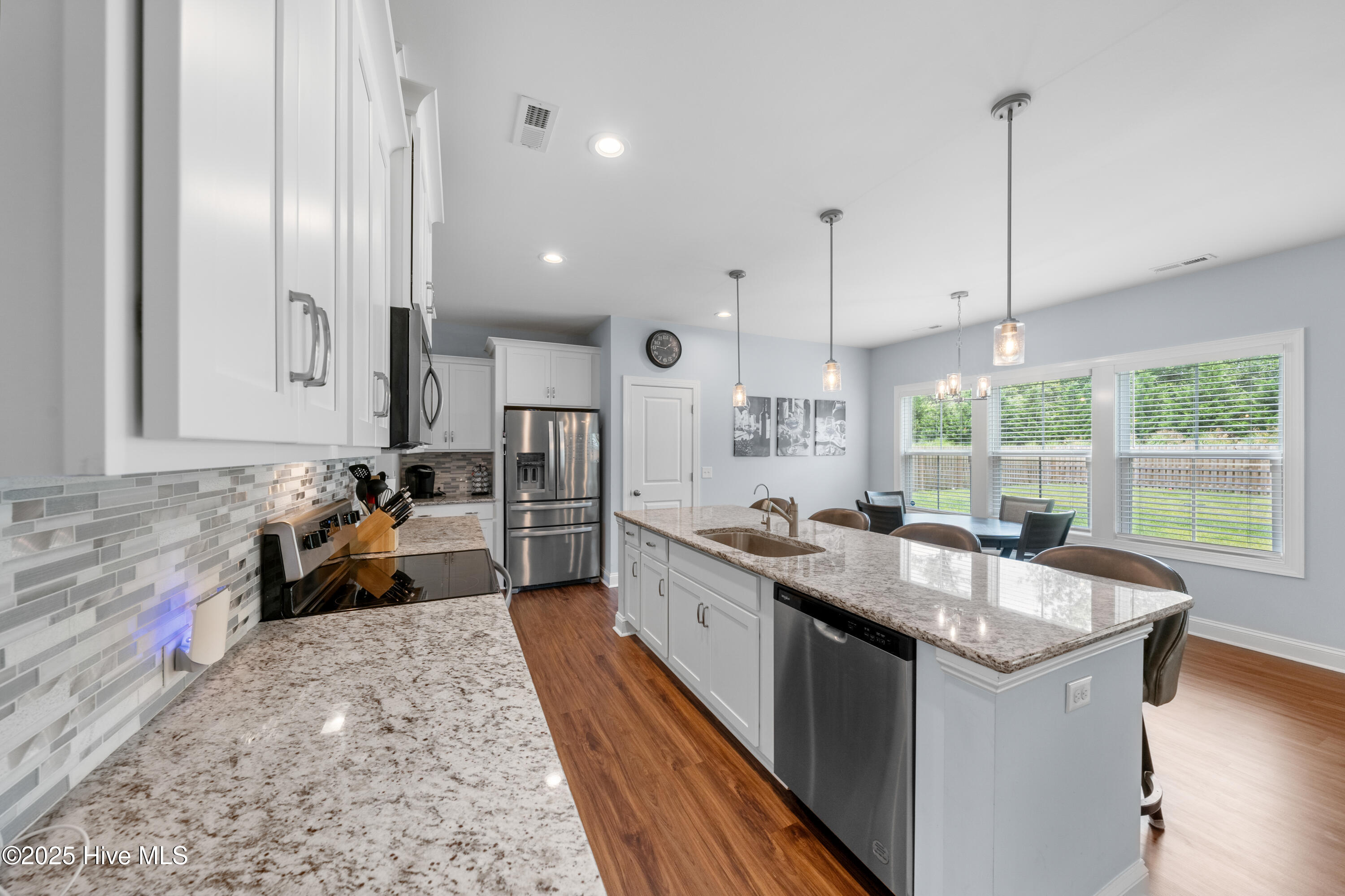 100512596 | Photo 19